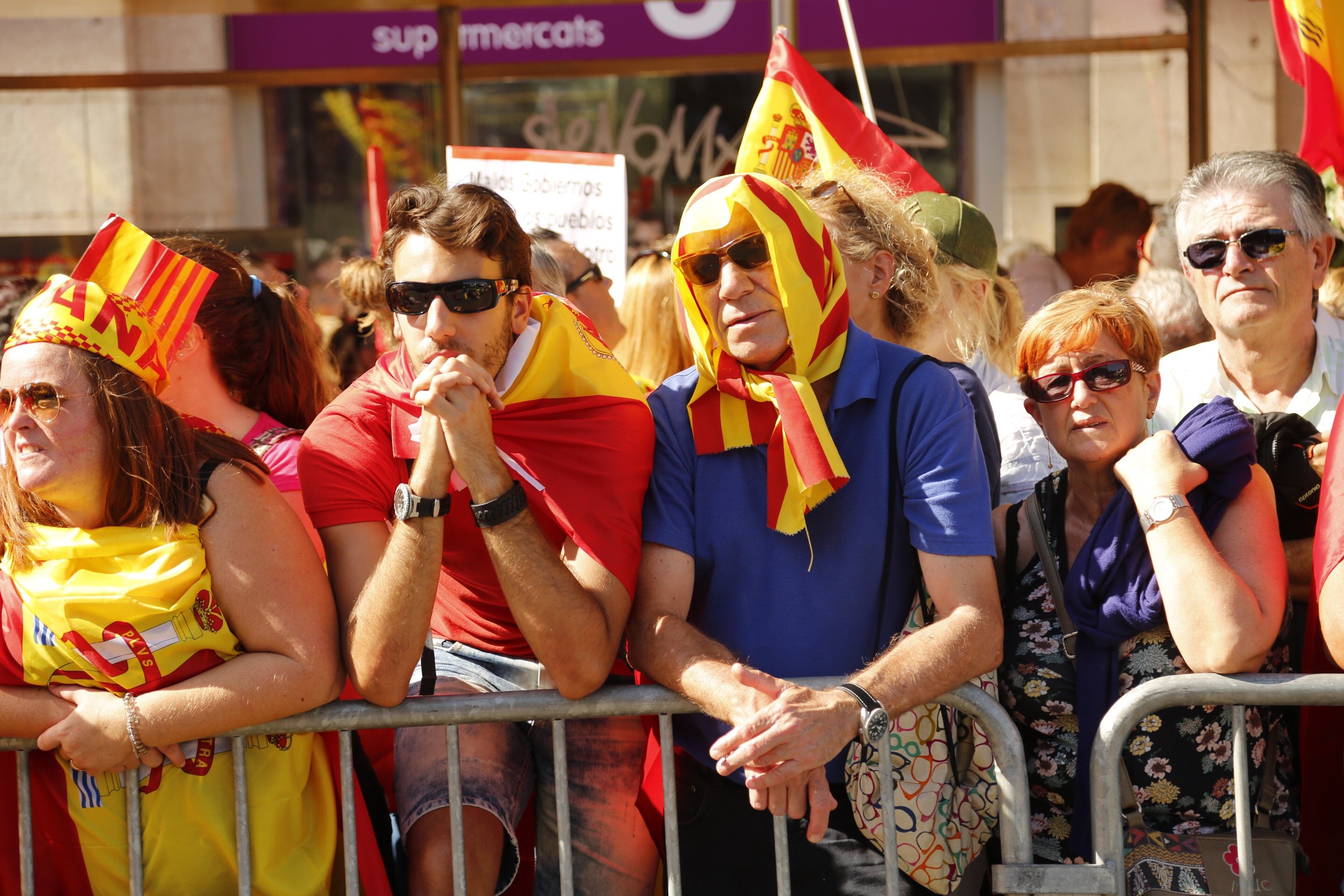 El apoyo de Pedro Sánchez y Susana Díaz a la manifestación españolista
