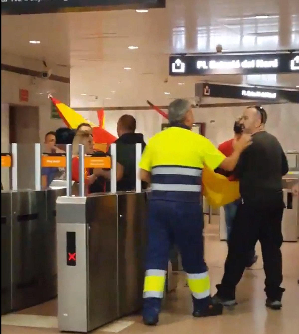 Insultos de ultras en la estación del Nord porque les han impedido fumar