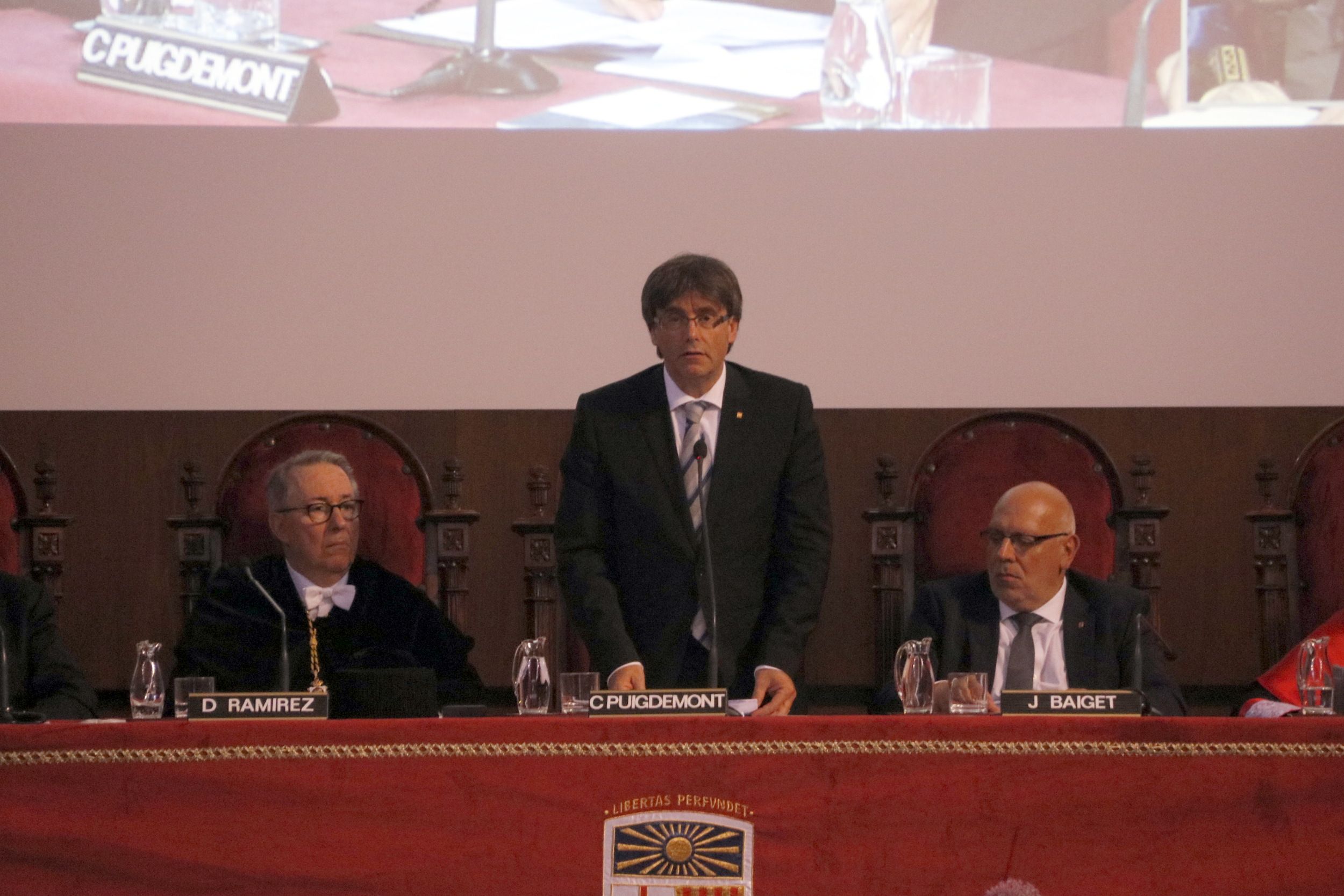 Puigdemont reitera que no se aplicará la reválida "impuesta unilateralmente" por el Estado