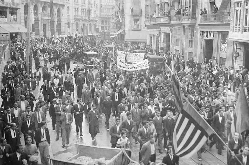 Primera gran manifestació a favor de l’autogovern valencià