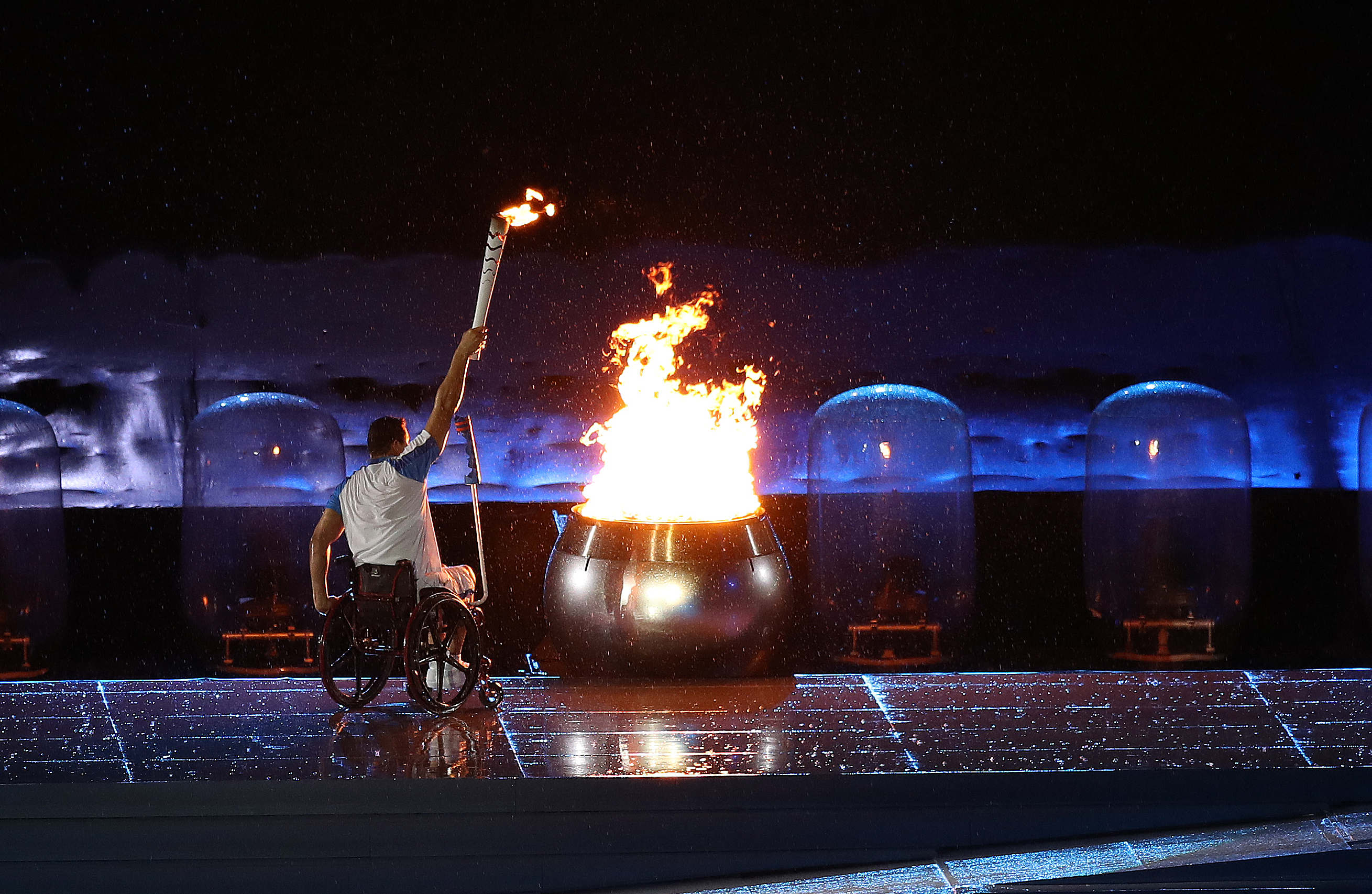 S'encén la flama dels Jocs Paralímpics