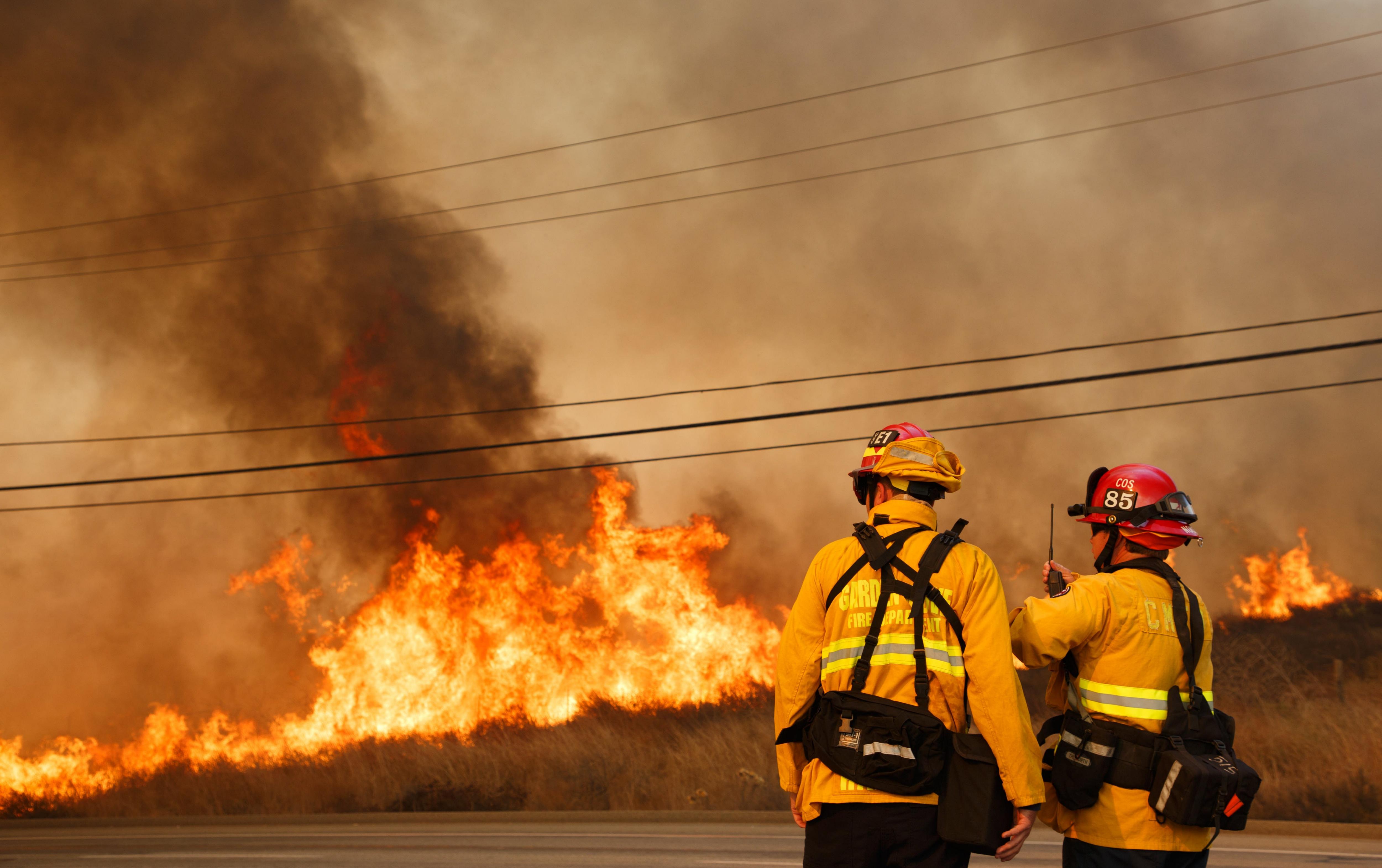 Moren 10 persones en incendis a Califòrnia