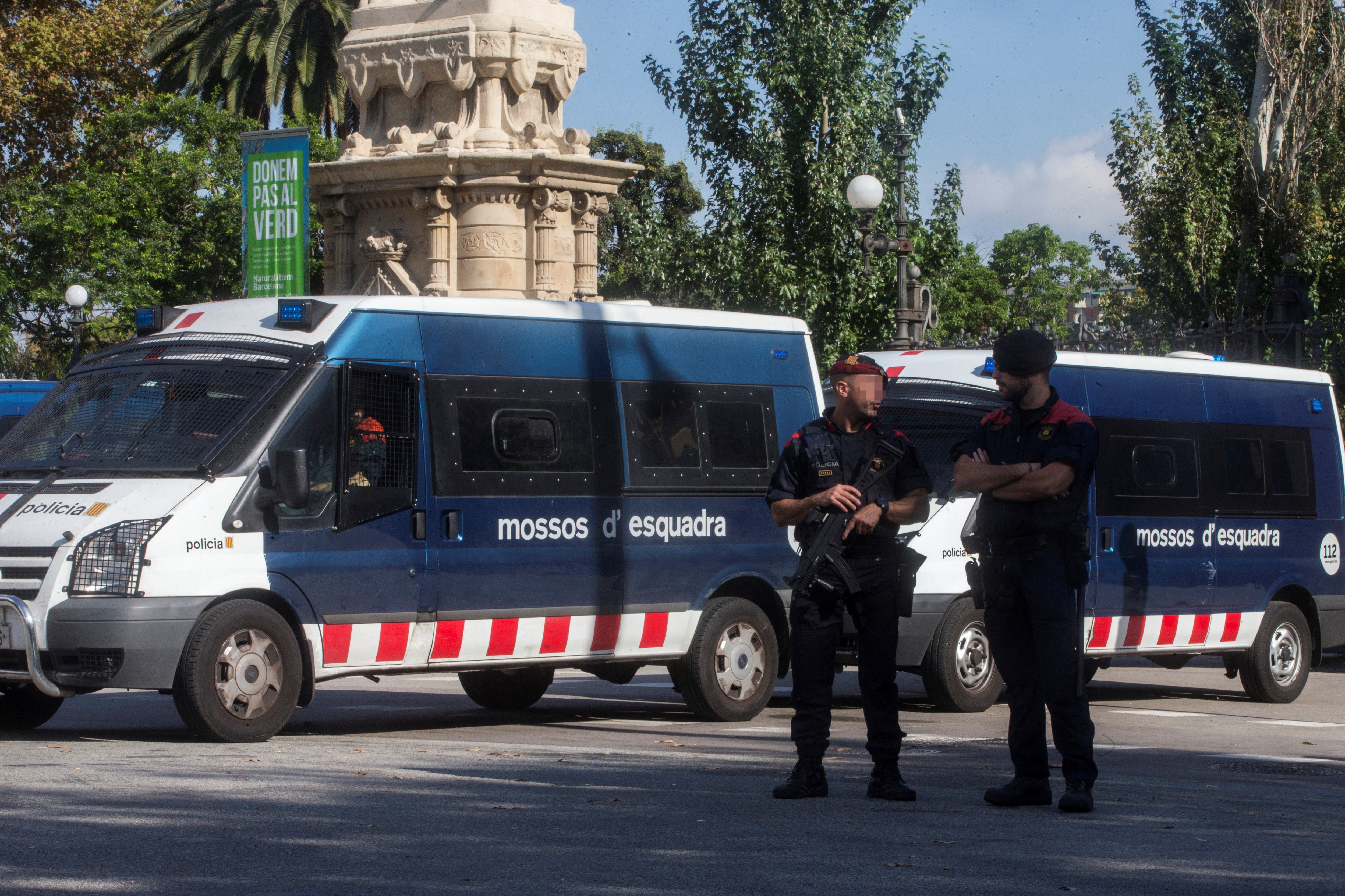 Catalan parliament cordoned off, filled by the world's media