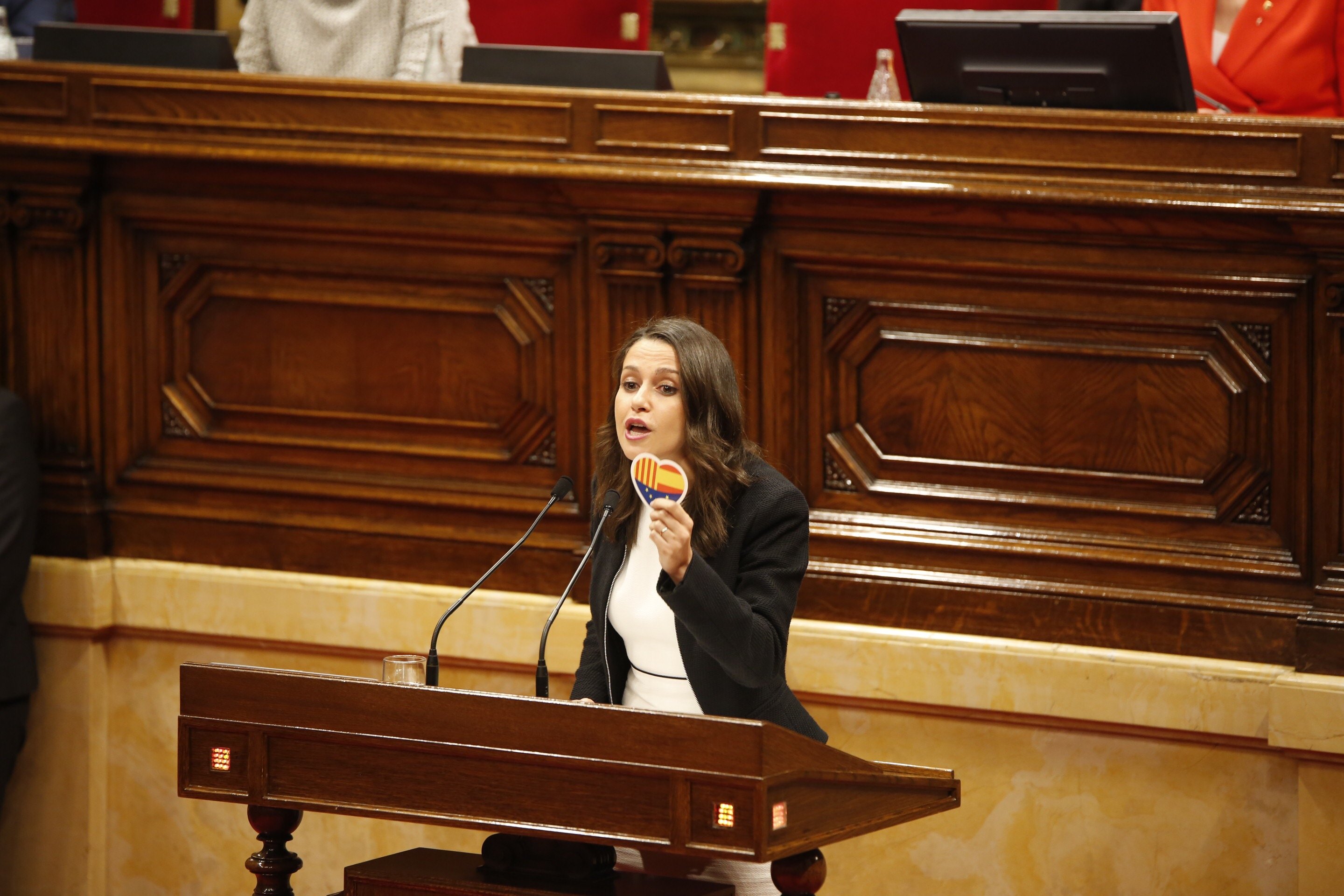 Arrimadas exigeix la dimissió de Forcadell per haver “tancat” el Parlament