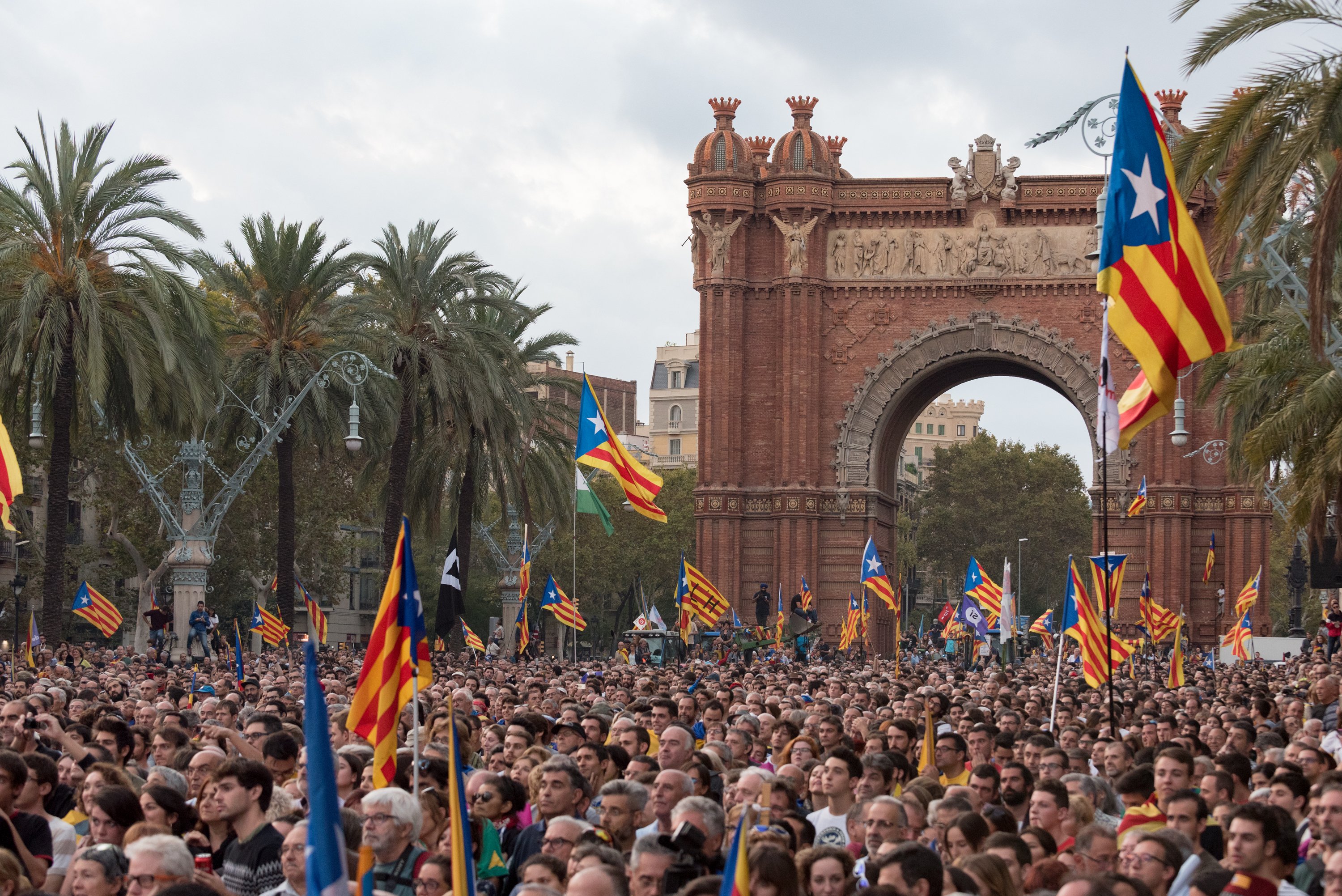 El Regne Unit veu "essencial" que es respecti la Constitució espanyola