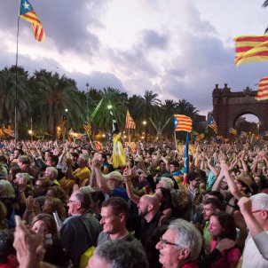manifestacio passeig lluís companys laura gomez declaració i suspensió de la independència per part de Puigdemont DUI 09 manifestacio passeig lluís companys laura gomez declaració i suspensió de la independència per part de Puigdemont DUI 09