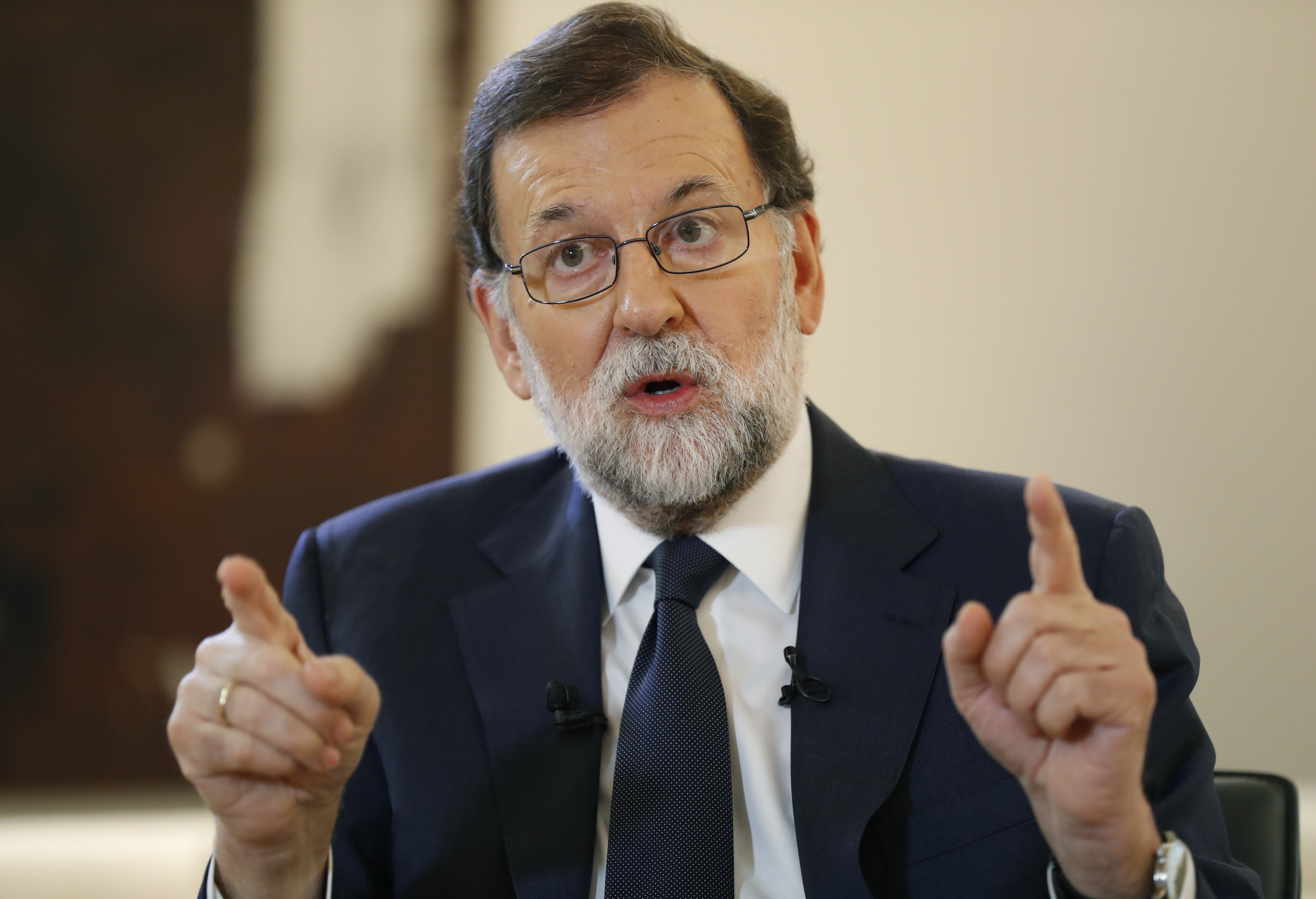 Spanish PM Rajoy opens the way to revoking Catalonia's autonomy