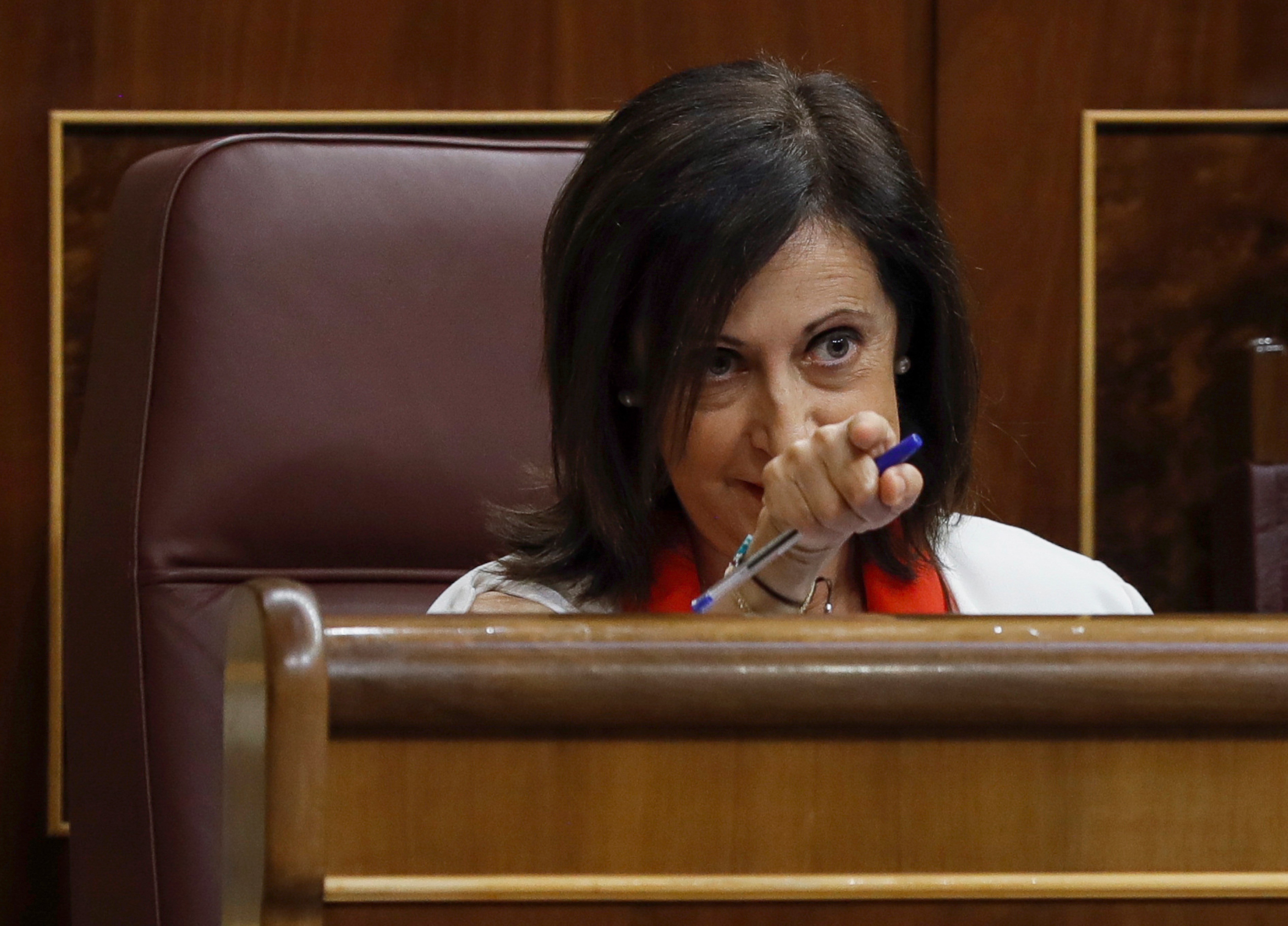 La ministra Robles acusa Torra de fomentar "la violència"