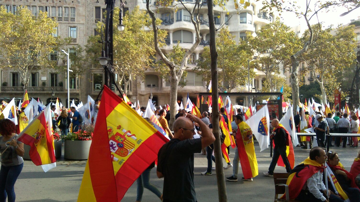 El AMPA de un colegio público de Reus cuelga el corazón de Ciudadanos en el centro