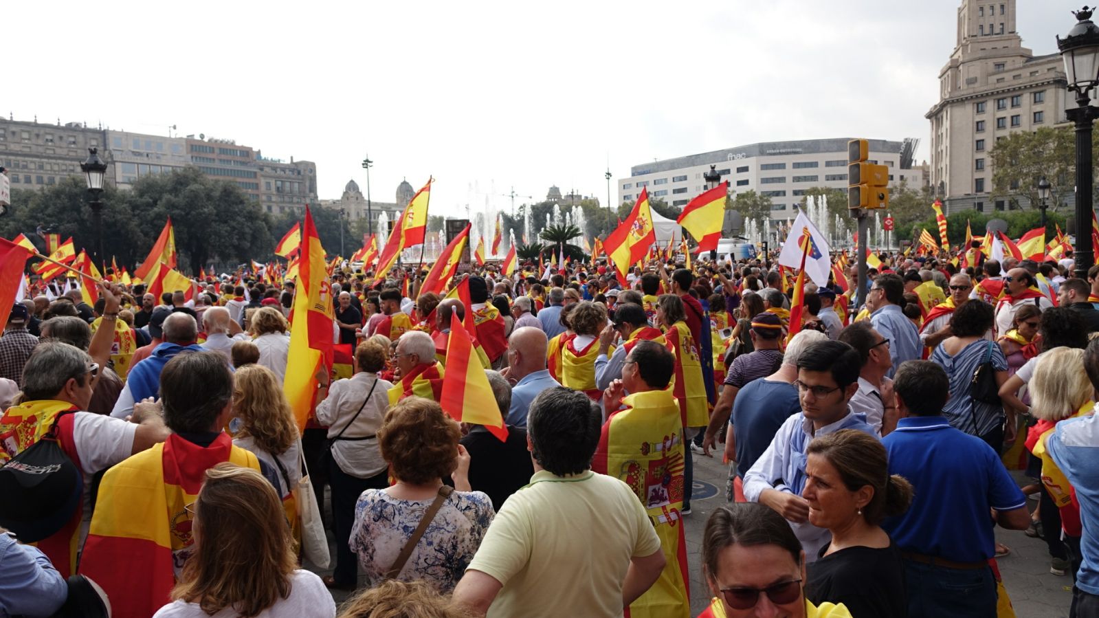 Policías españoles y defensores de Tabarnia coincidirán manifestándose en el centro de Barcelona