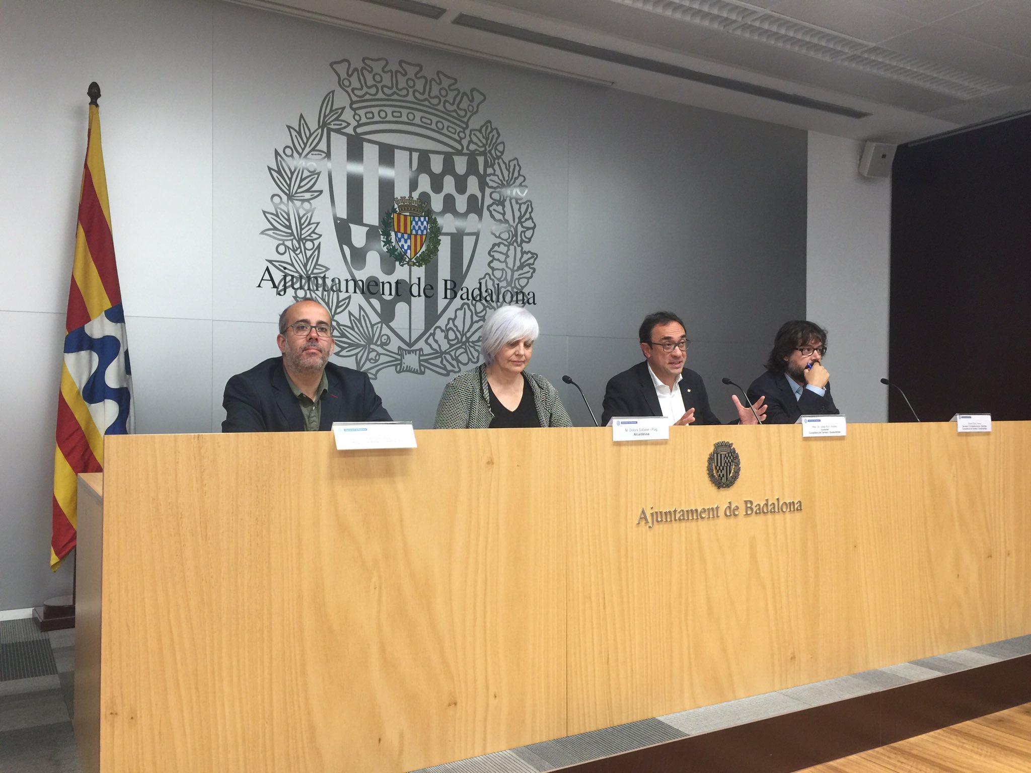 Más de una cincuentena de ayuntamientos catalanes abren sus puertas