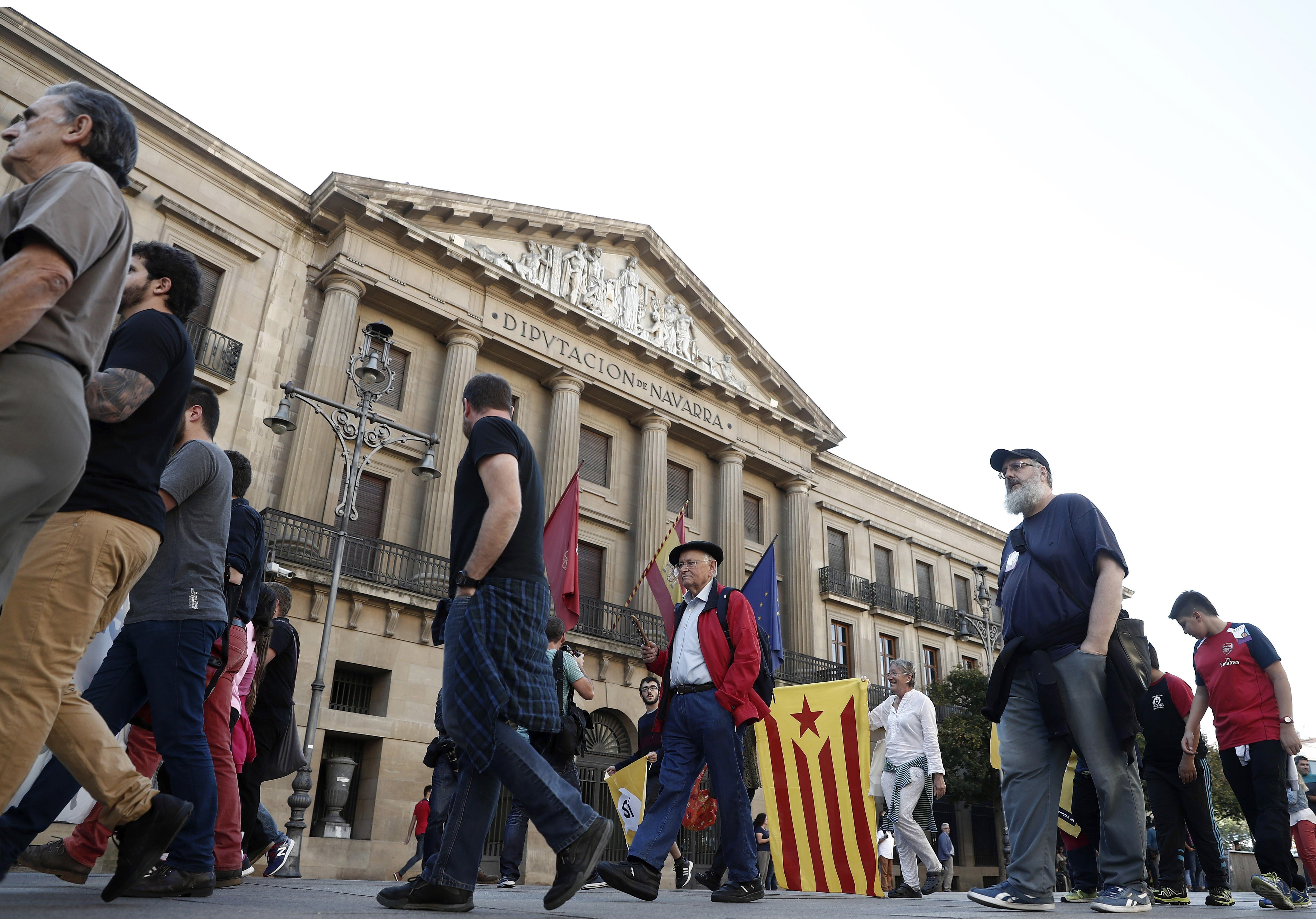 Una manifestació a Pamplona mostra la seva solidaritat amb Catalunya