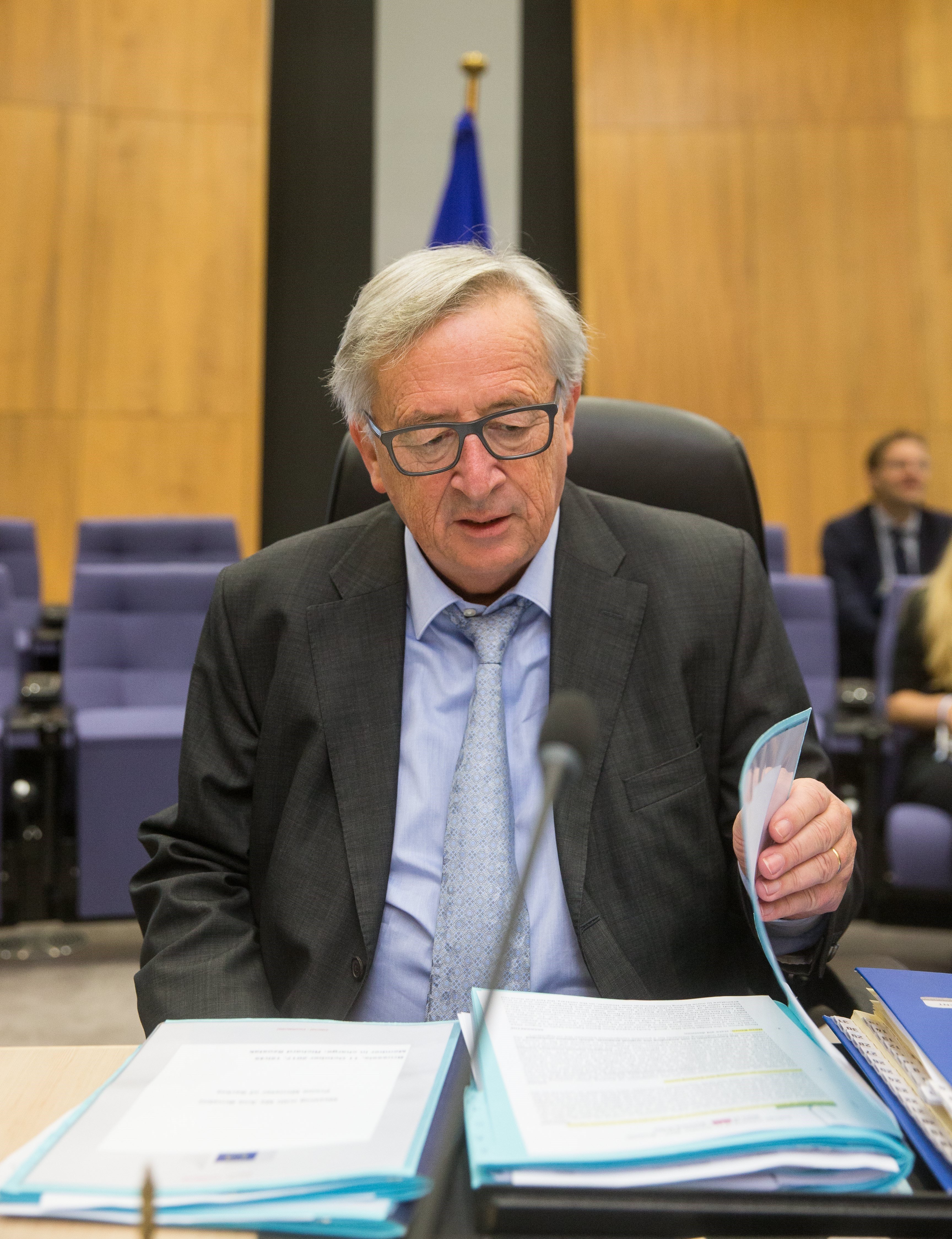 Juncker says he cannot mediate without a request from Spain too
