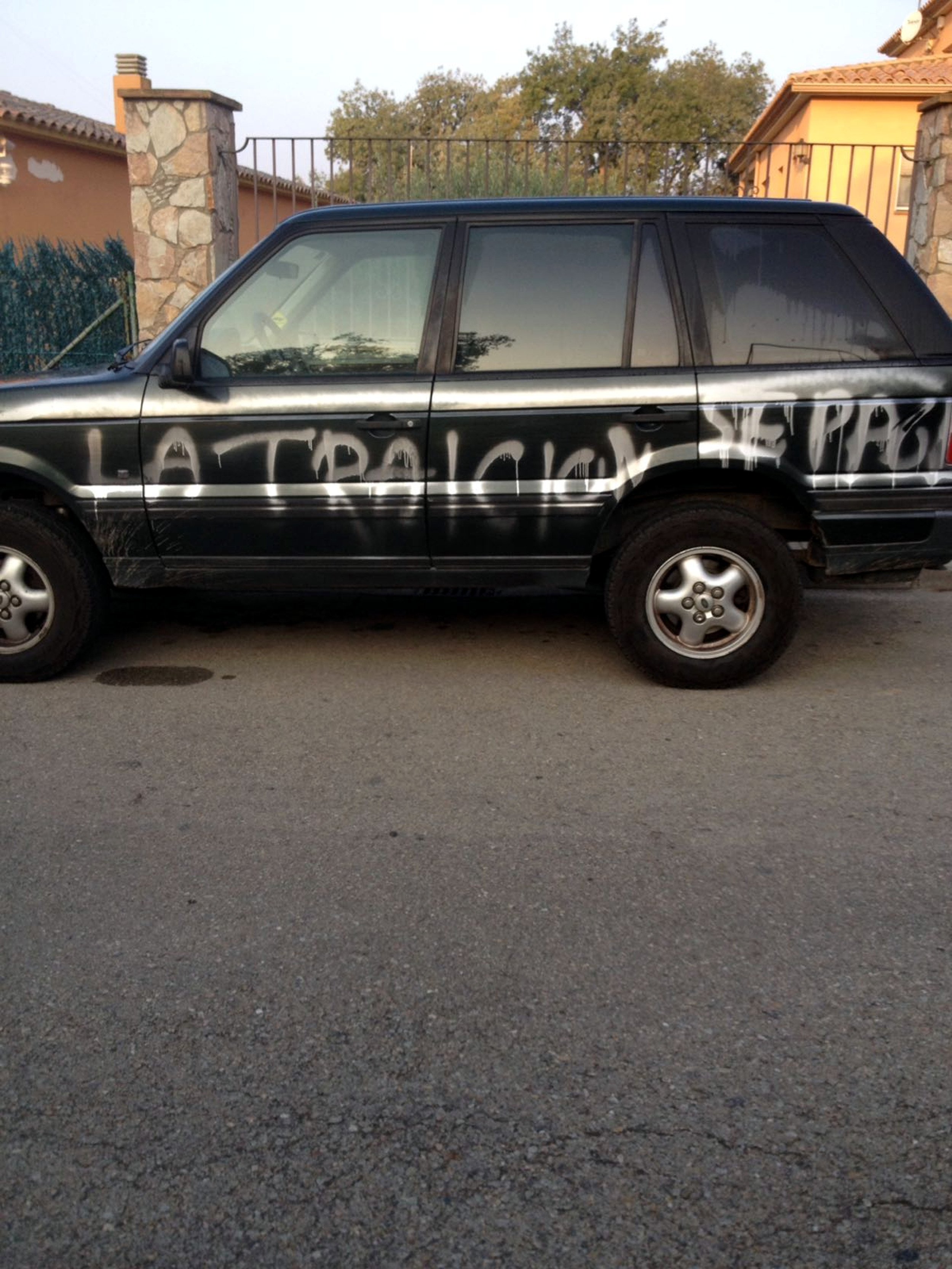 Pinten amenaces al cotxe de l'alcalde de Vall-llobrega per haver permès el referèndum