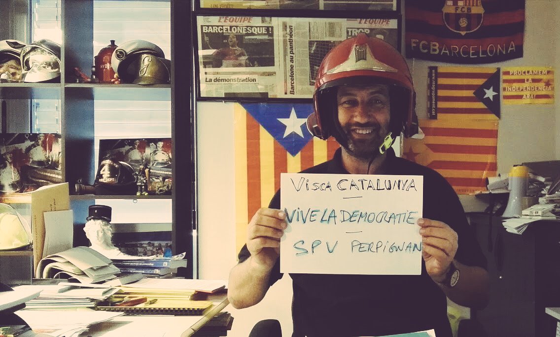 Bomberos de Perpinyà y Montreal condenan la violencia en Catalunya