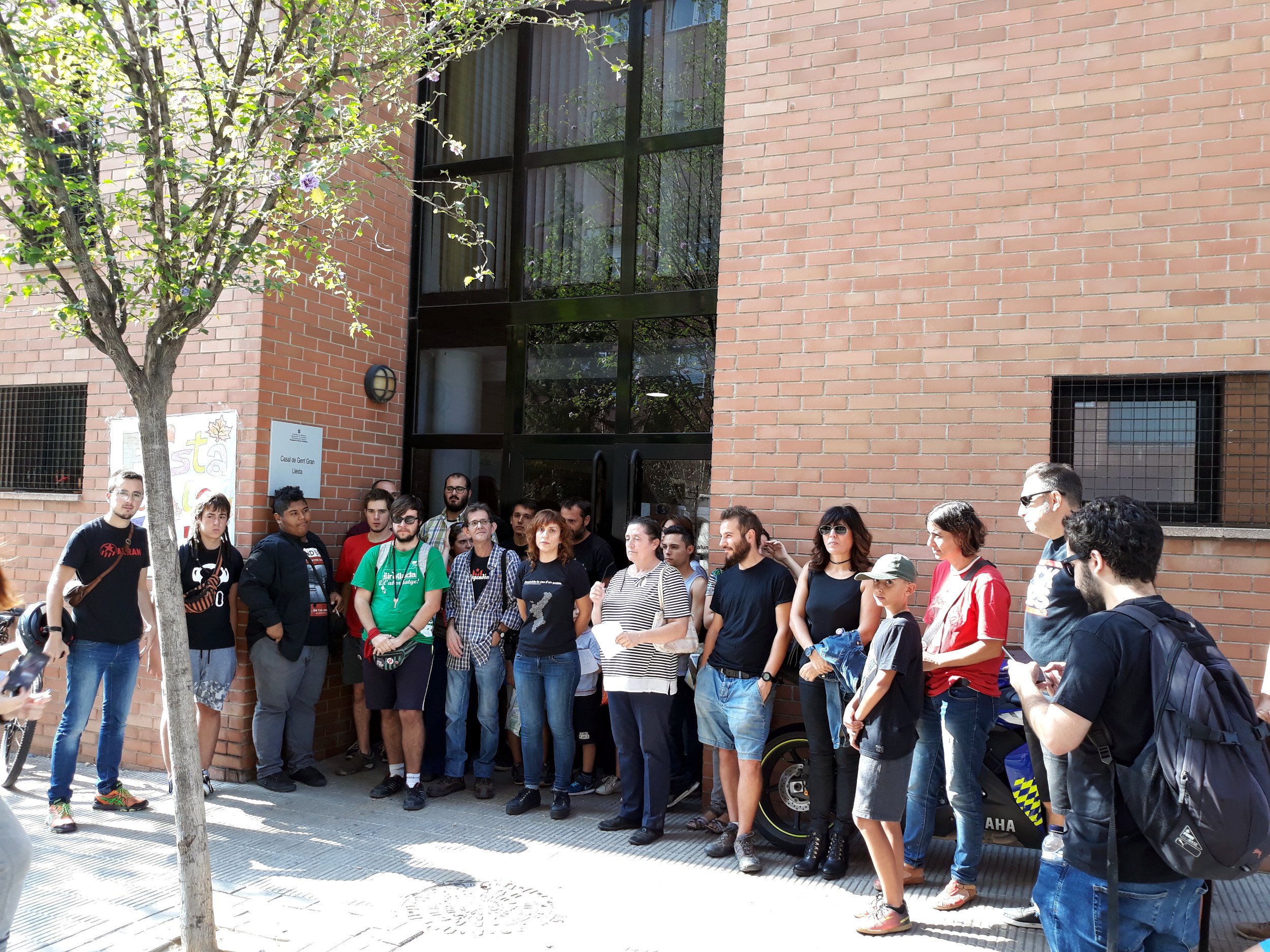 Doce colectivos sociales de Lleida exigen hacer efectivos los resultados del referéndum