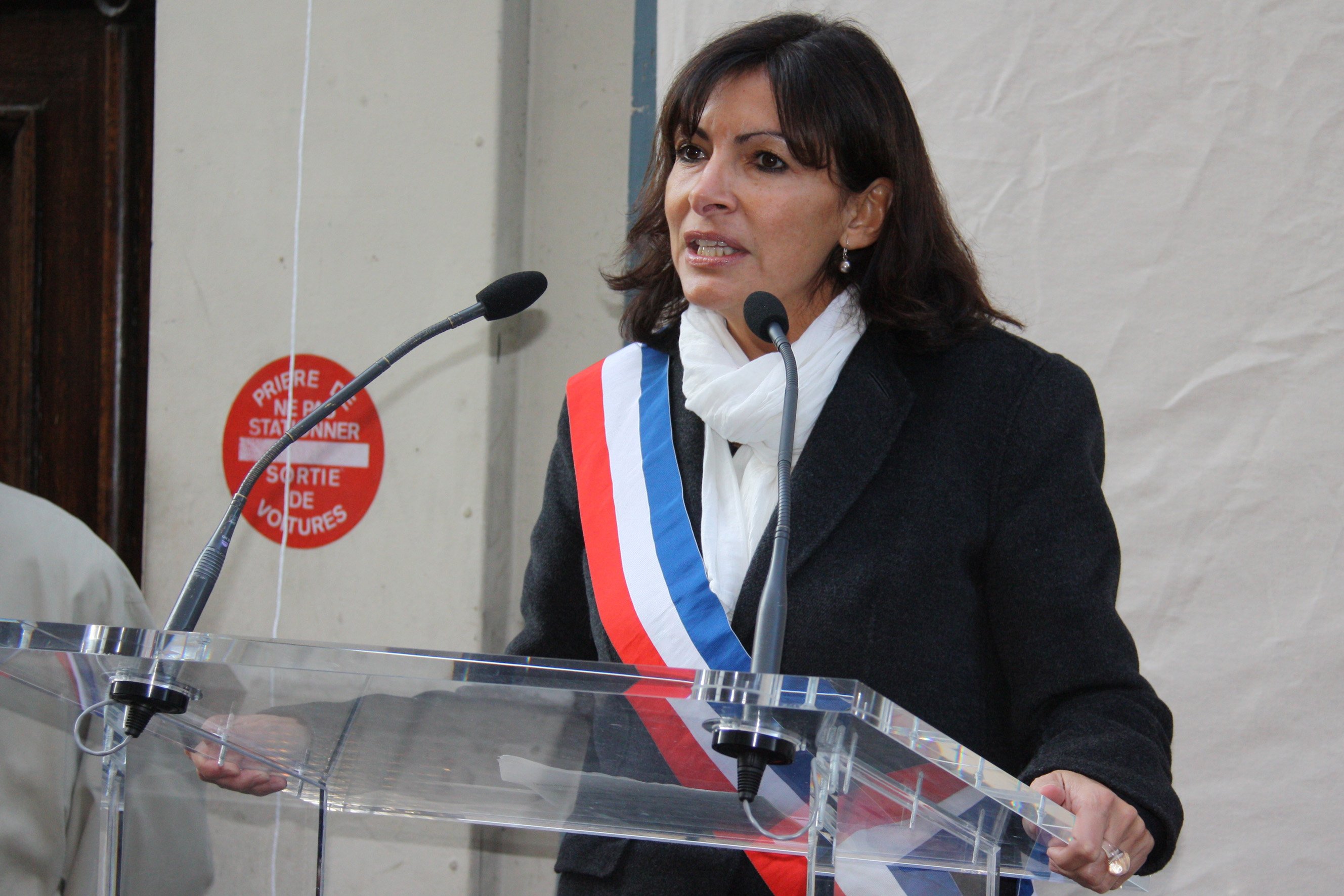 Sondegen l'alcaldessa de París per mediar en el cas català