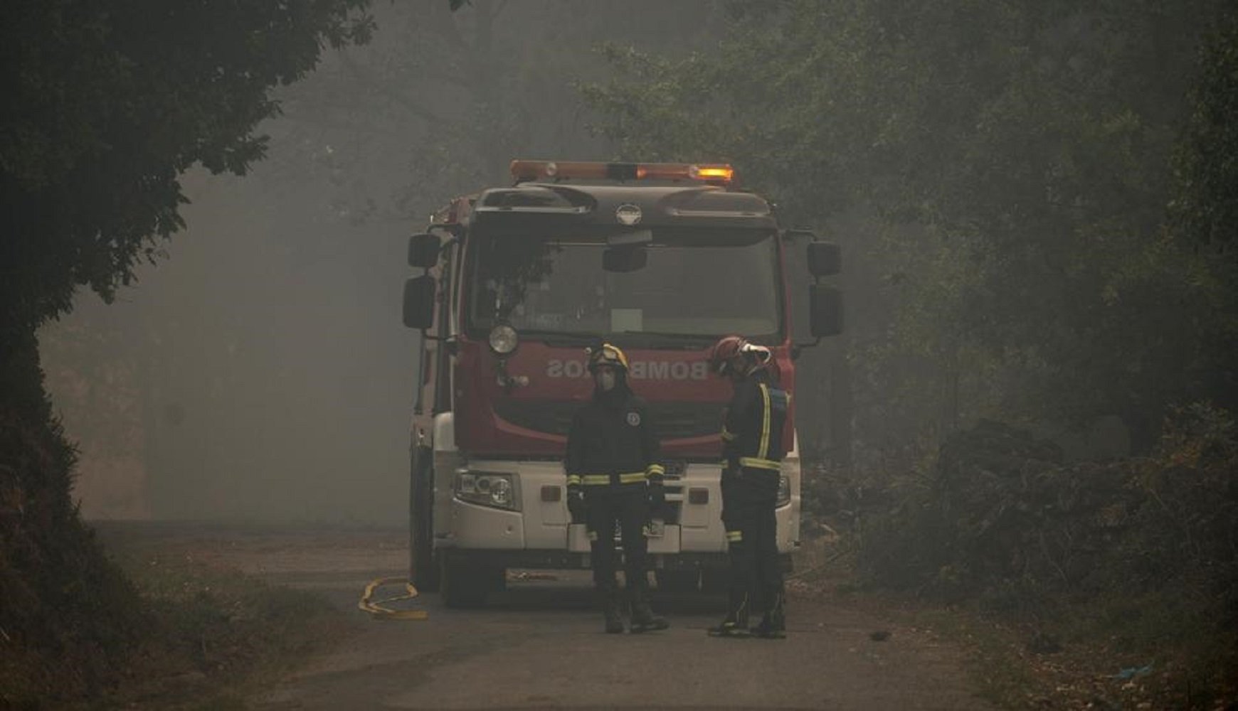 Los incendios en Asturias obligan a cortar carreteras y desalojar pueblos