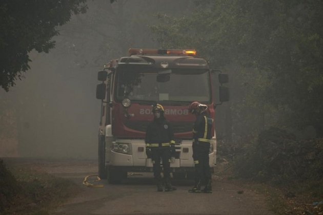 bombers lluiten contra les flames a Astúries - EFE