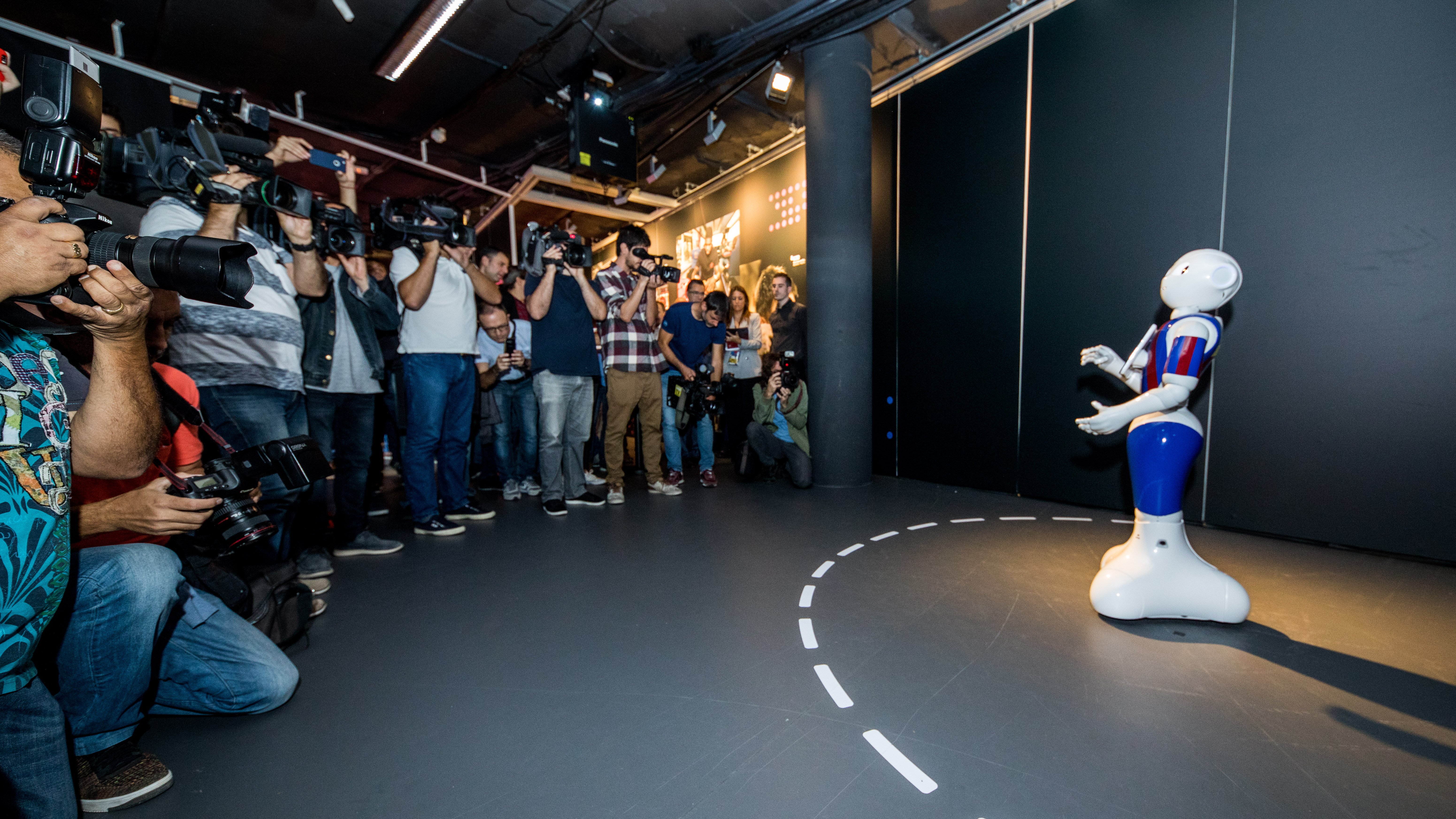 Un robot humanoide y tecnología 360º para mostrar los valores de la Fundación Barça