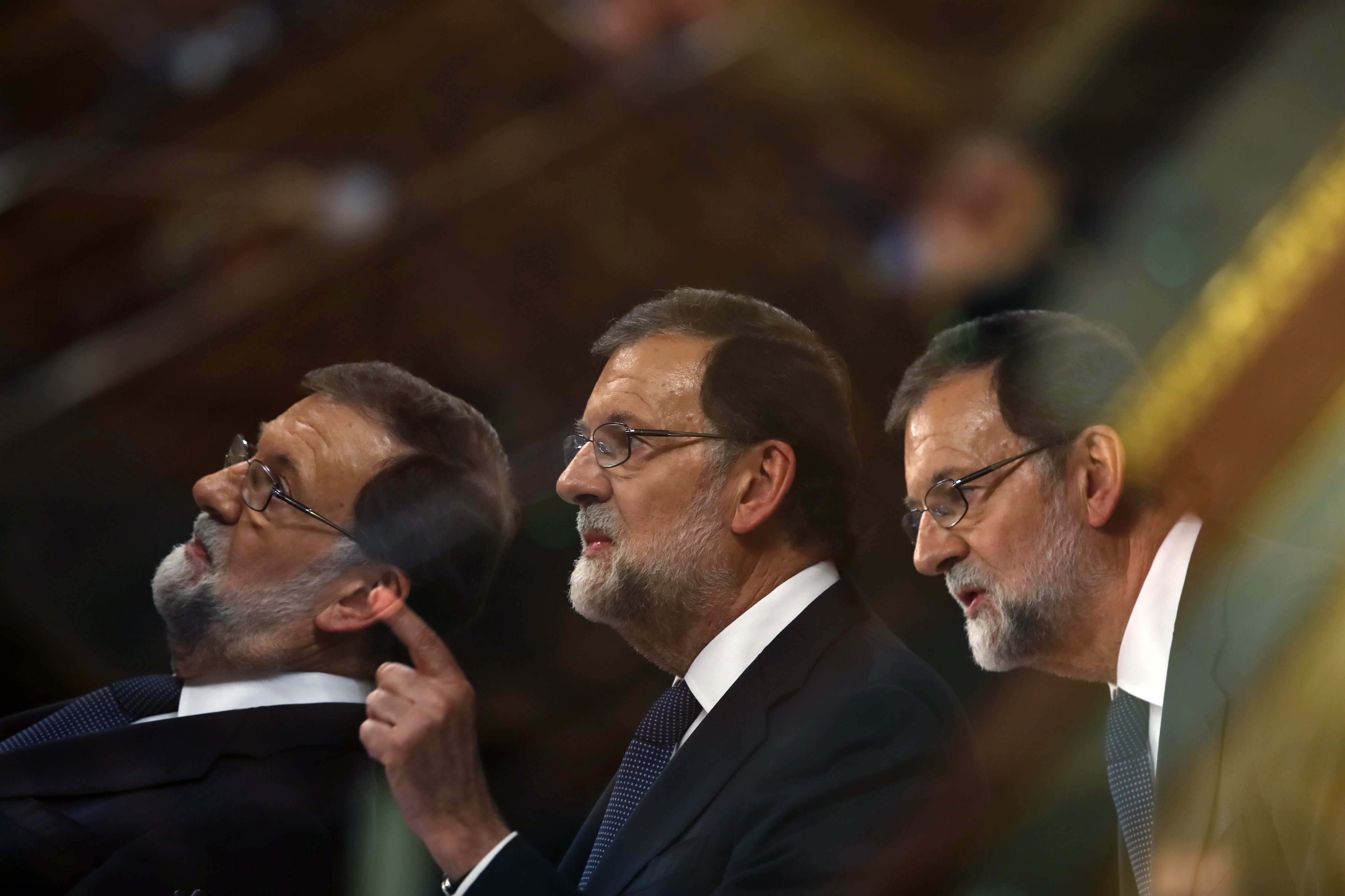Rajoy trabaja con una suspensión progresiva del autogobierno con el 155