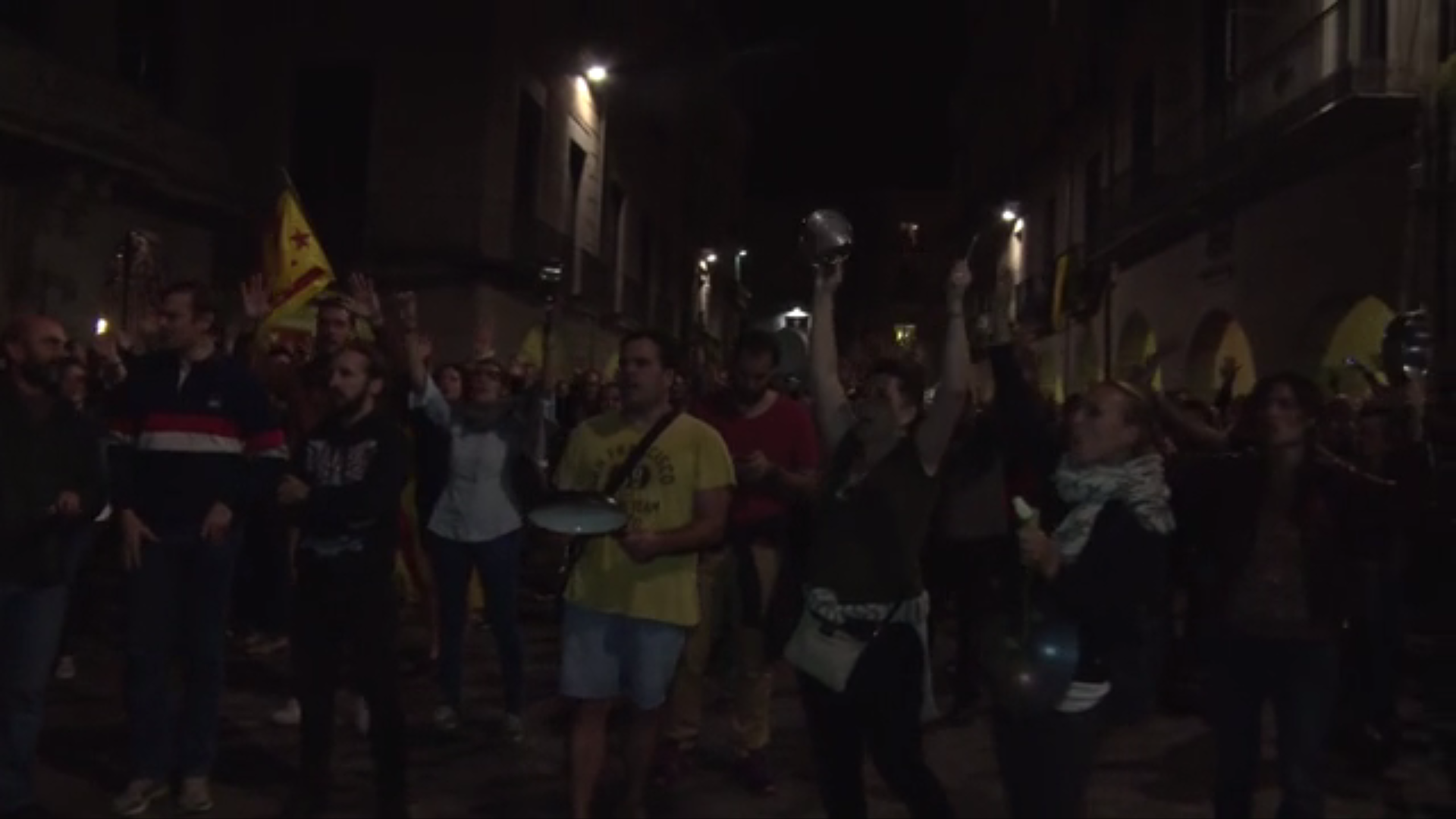 Dues mil persones es concentren a Girona en suport a Sànchez i Cuixart