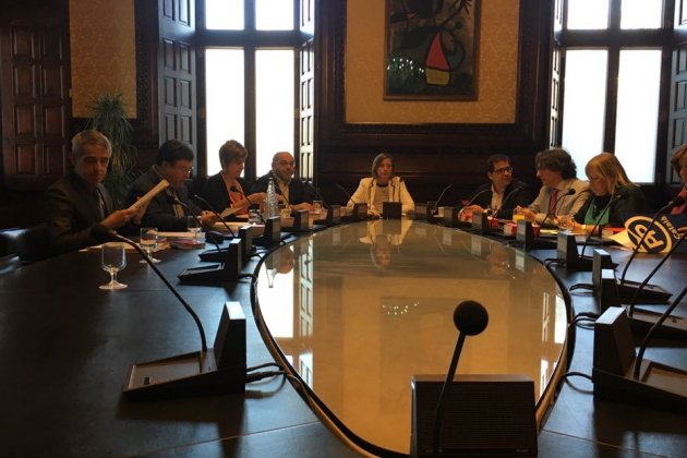 comença la reunió de la mesa nico tomás comença la reunió de la mesa nico tomás