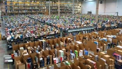 Detinguts 5 empleats d'Amazon a Madrid per robar 500.000 euros en iPhone