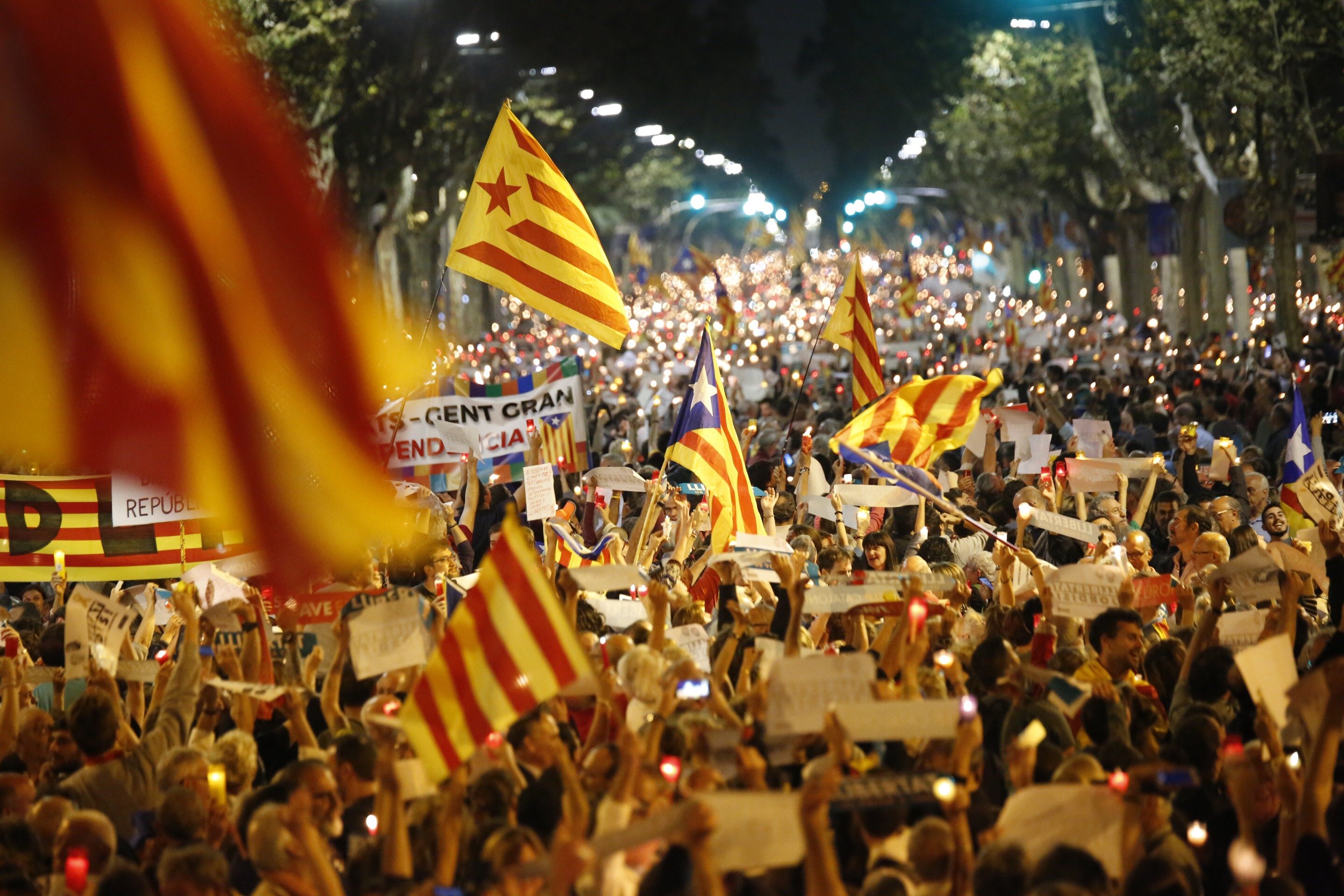 Concentración masiva en Barcelona para reclamar la libertad de los Jordis