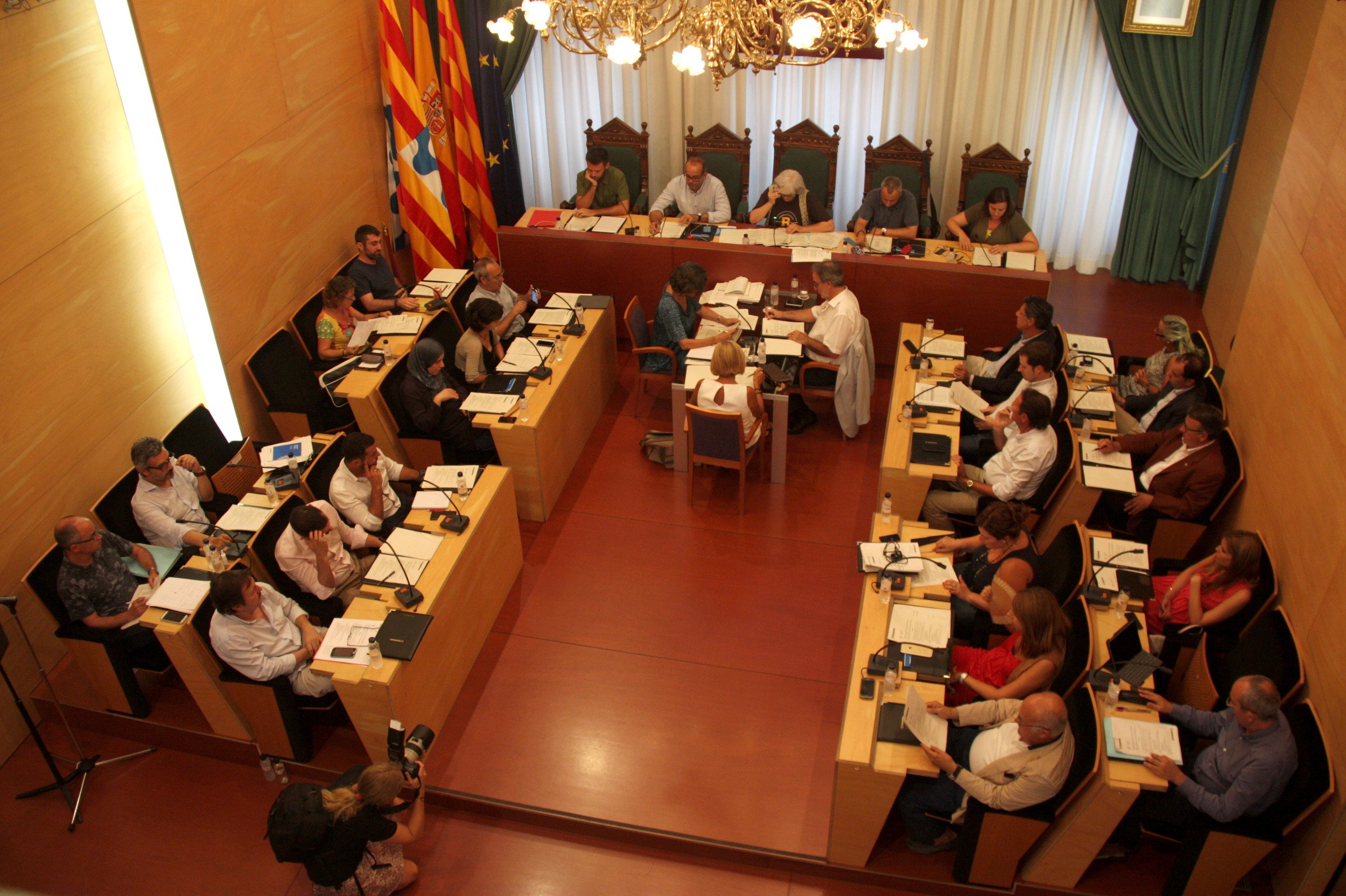 Un juez obliga Badalona a colocar la foto del Rey en la sala de plenos
