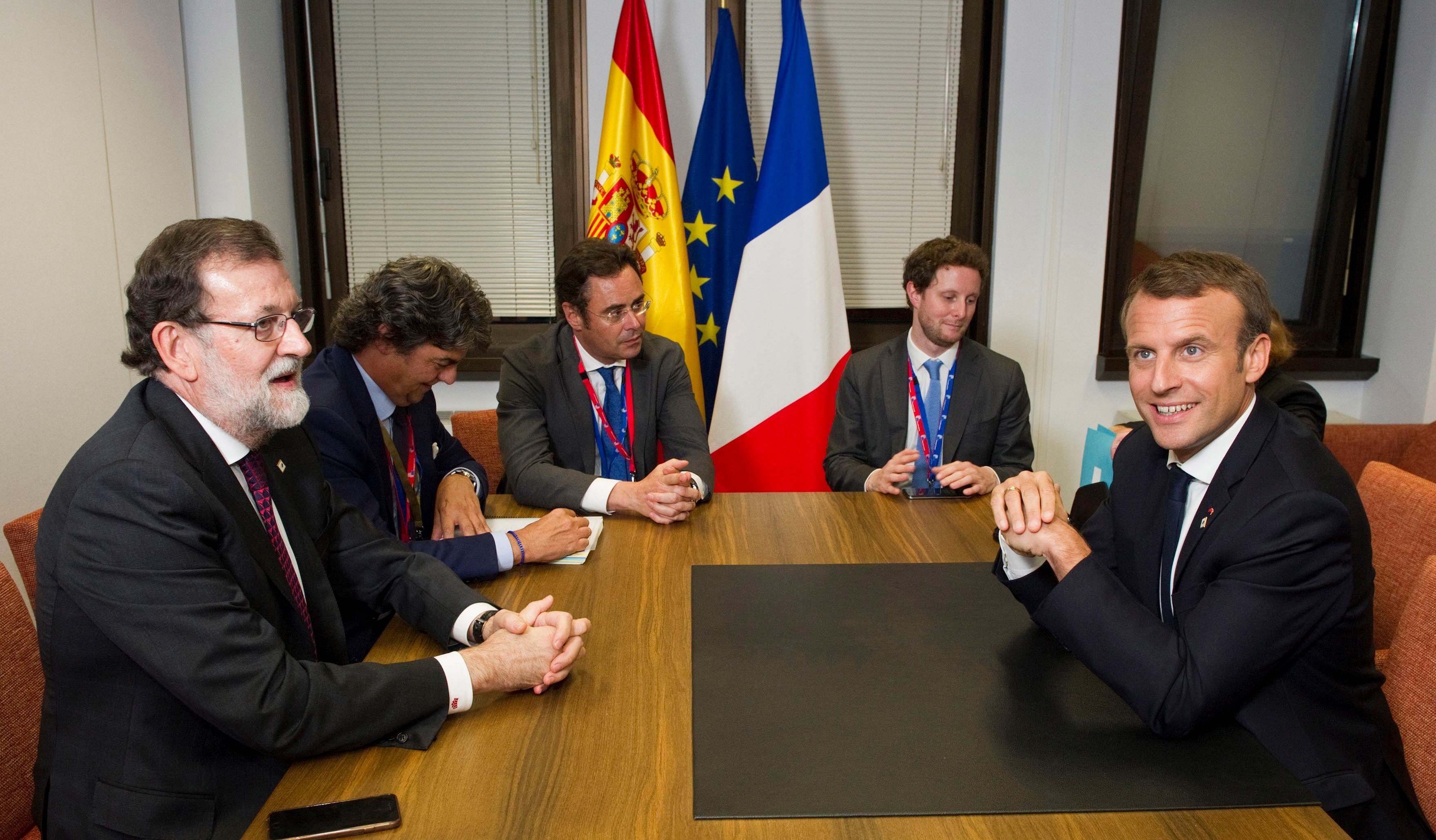 España hizo una concesión a Francia a cambio de su apoyo al 155, según 'Le Point'