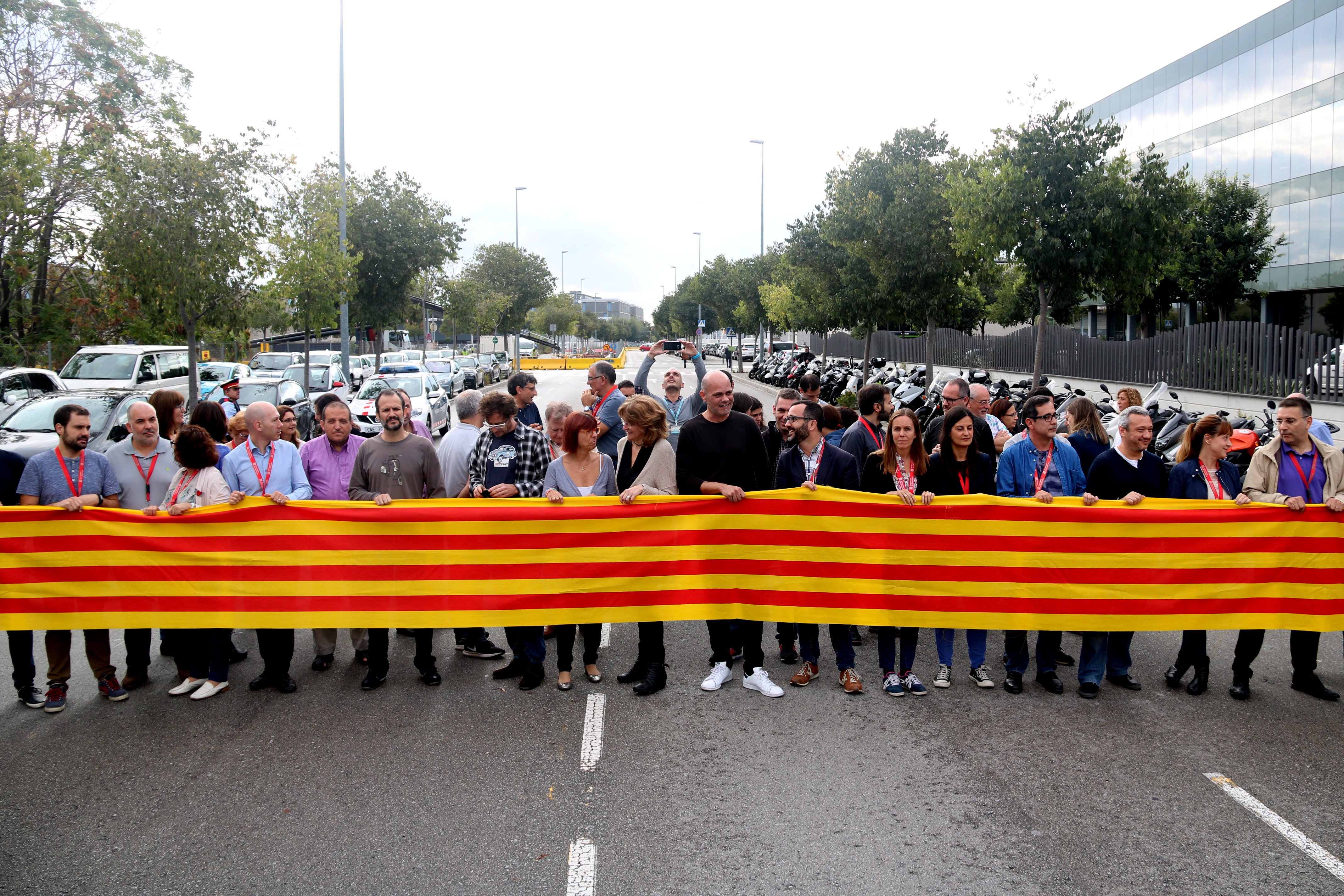 Trabajadores del CTTI se manifiestan contra la Guardia Civil que busca correos del 1-O