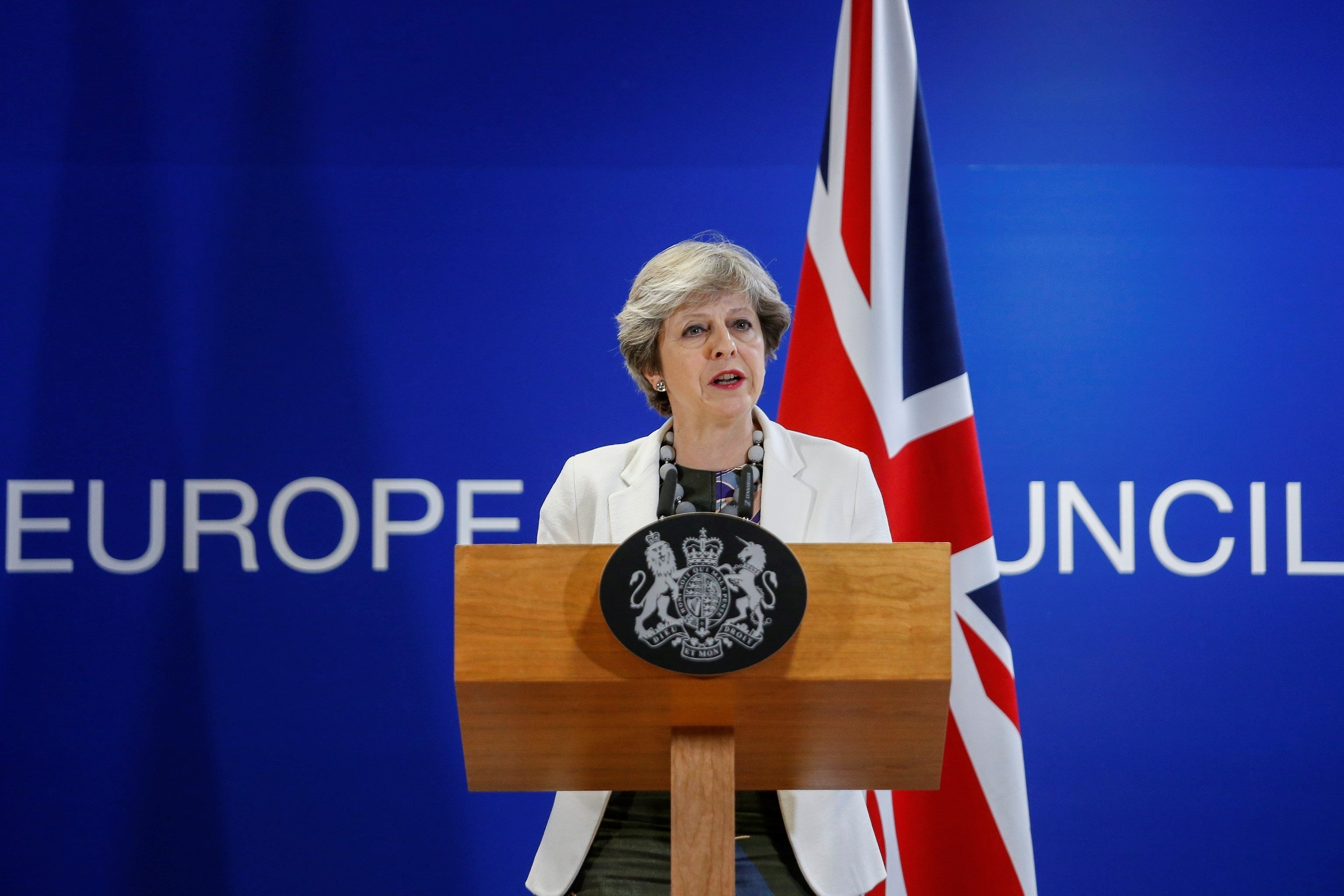 May, sobre Catalunya: "La gent ha d'acatar la llei i la Constitució espanyola"