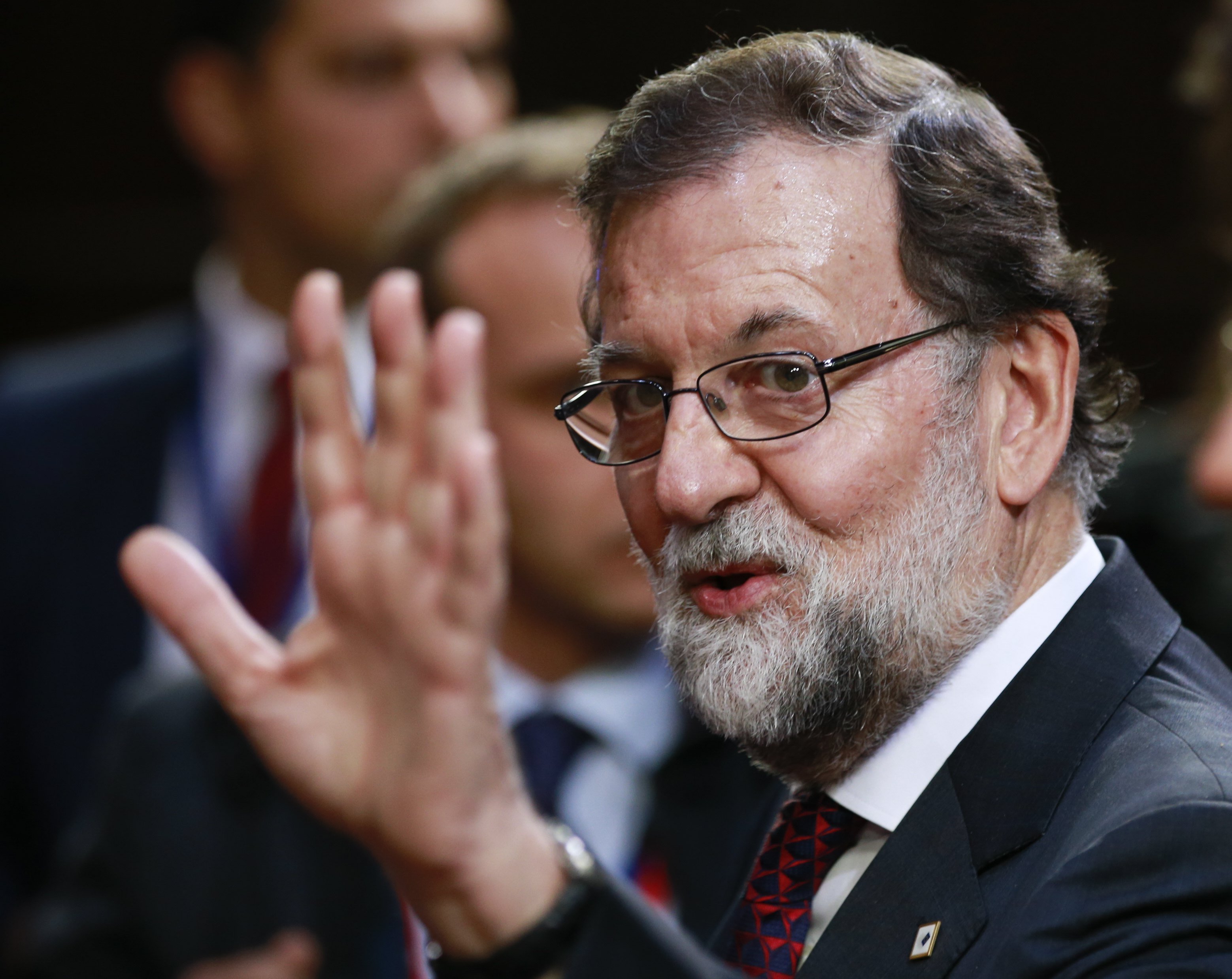 Embolic de Rajoy, PSOE i Cs sobre l'anunci d'eleccions a Catalunya