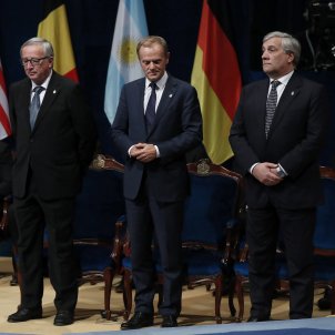 Antonio Tajani, Donald Tusk i Jean-Claude Juncker Premi Asturias - EFE Antonio Tajani, Donald Tusk i Jean-Claude Juncker Premi Asturias - EFE