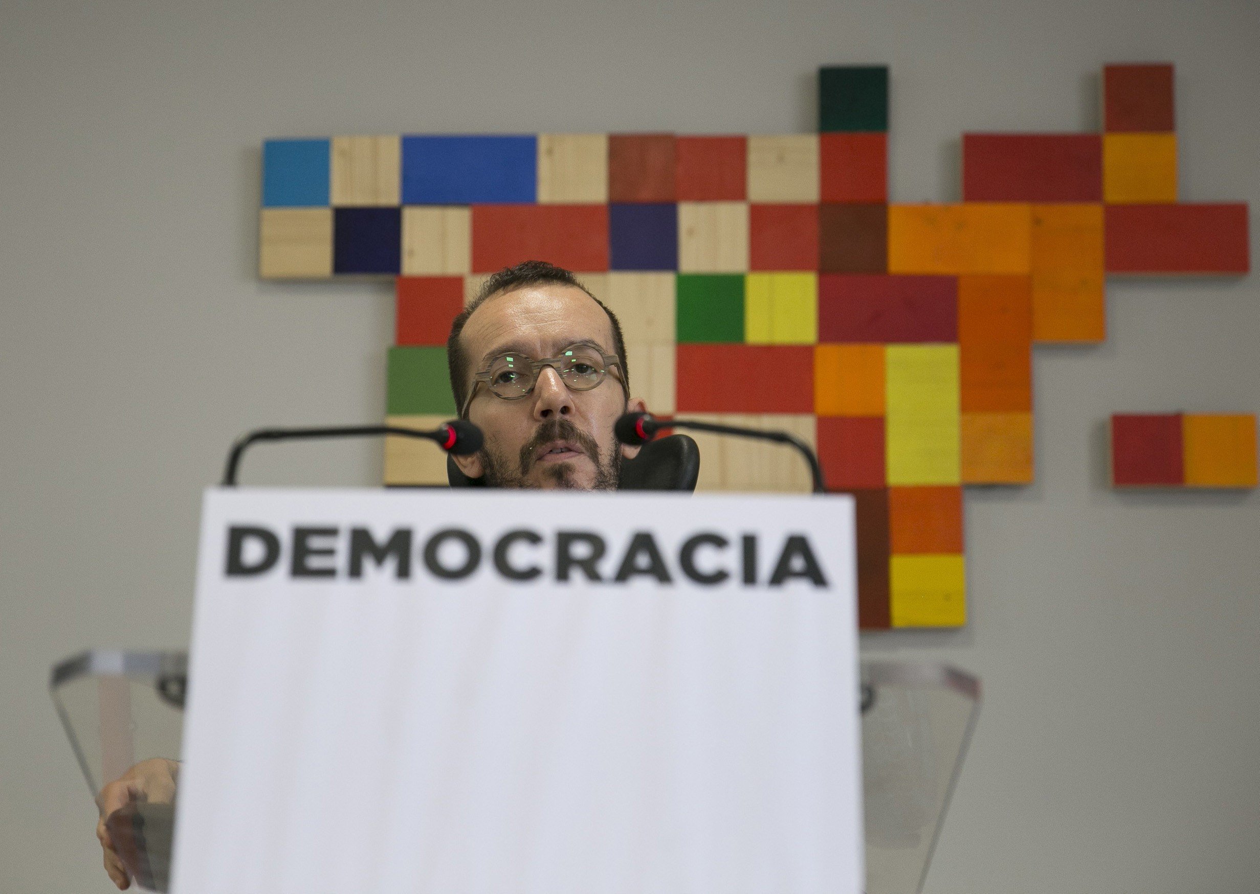 Podemos acusa a Rajoy de "suspender la democracia en Catalunya y España"