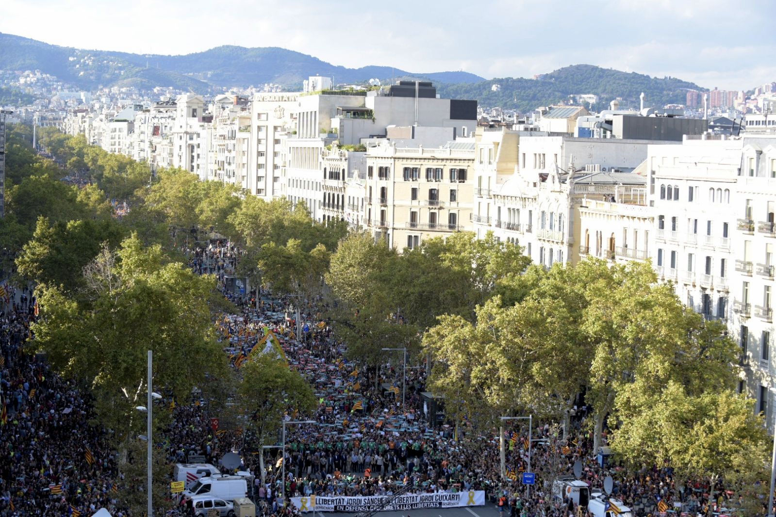 Massive Catalan call to free jailed leaders and oppose Madrid's direct rule