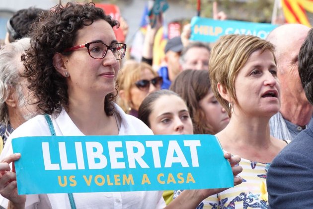 Rovira i Simó mani Jordis   Mònica Pérez