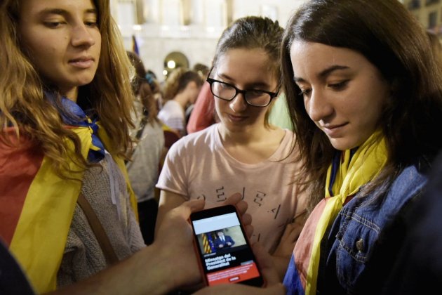 concentrats Plaça Sant Jaume 21 O   Laura Gómez