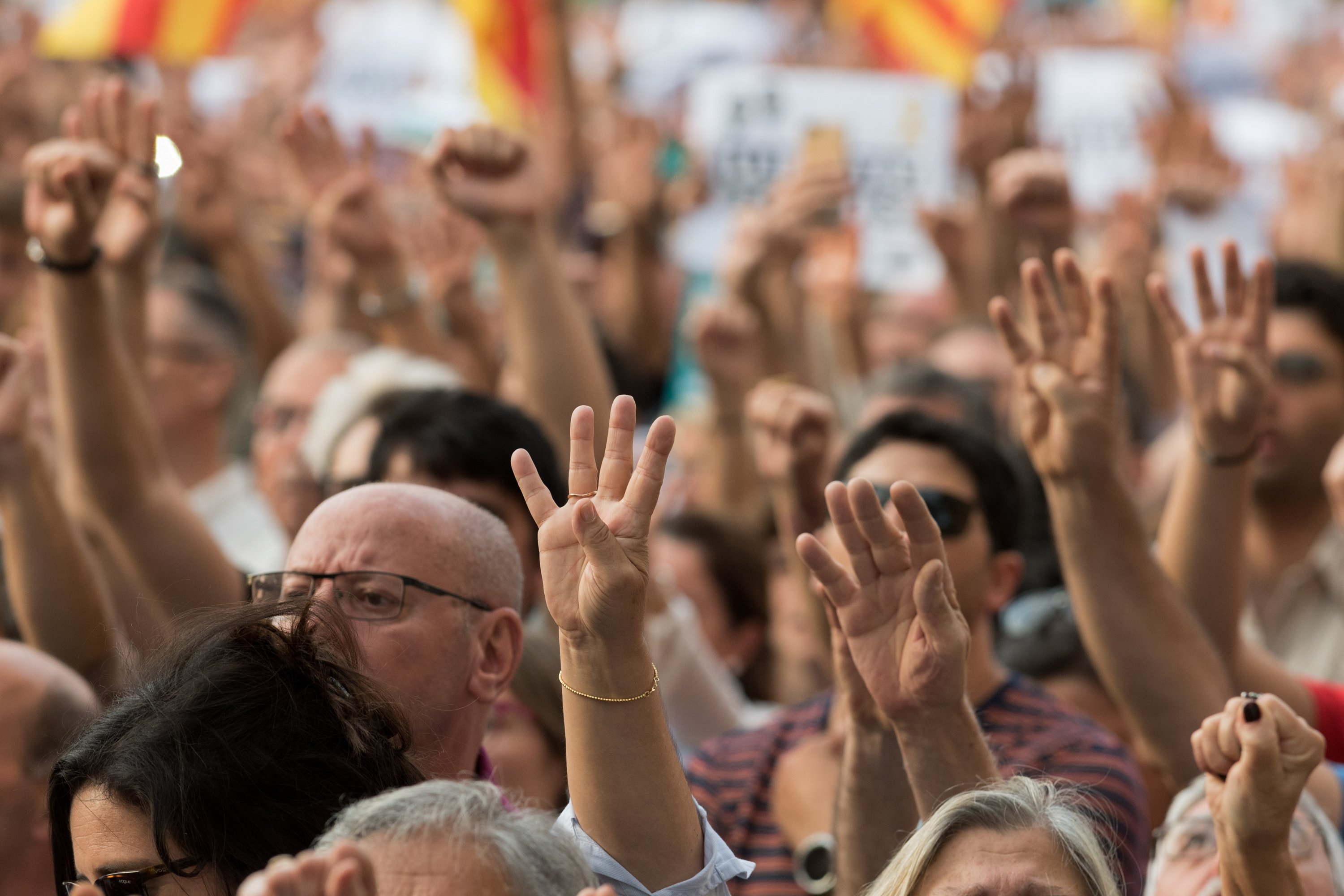 La CUP llama a la "desobediencia civil masiva" ante la "agresión" del 155