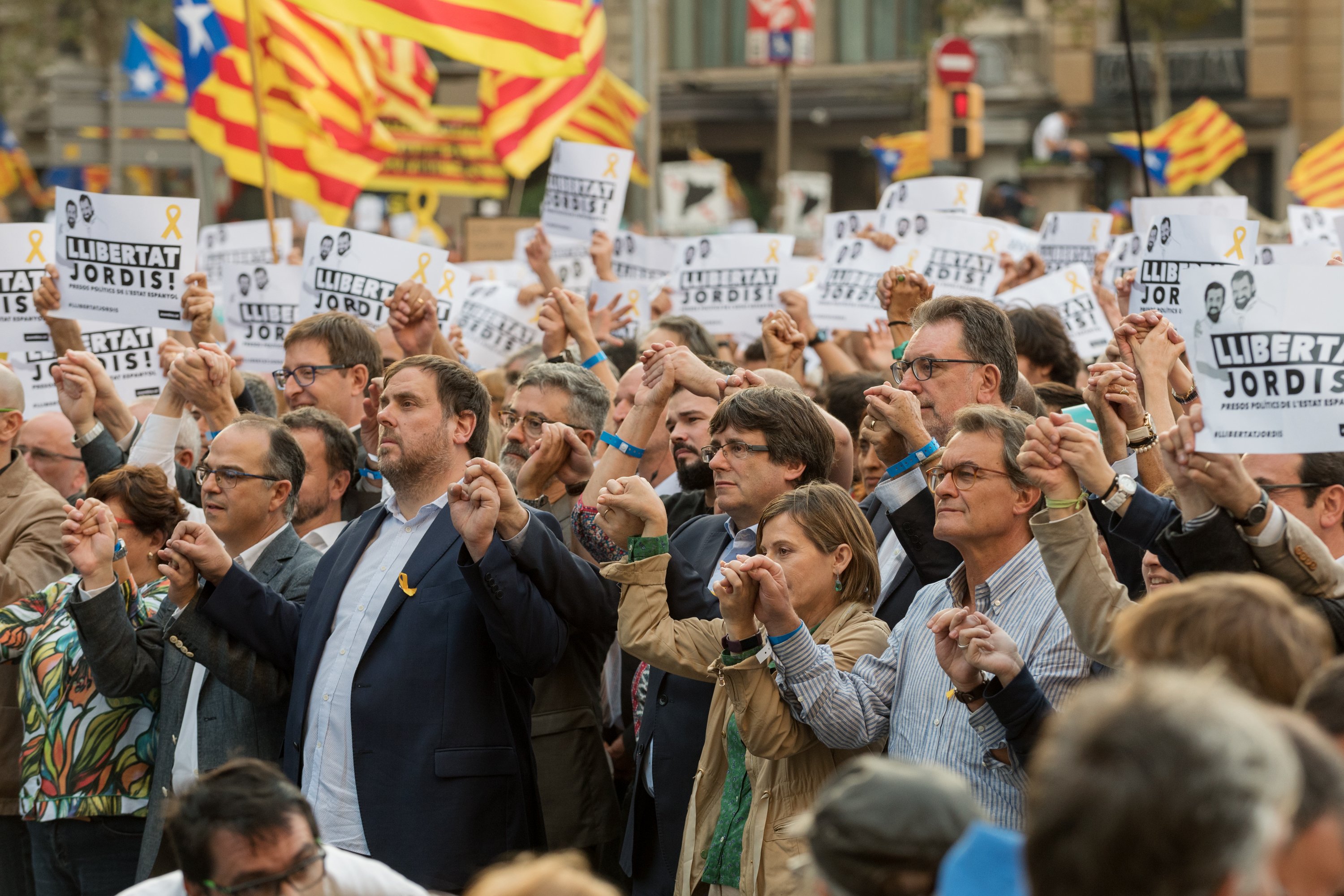 Les eleccions del 155 planen sobre la gran manifestació unitària pels presos