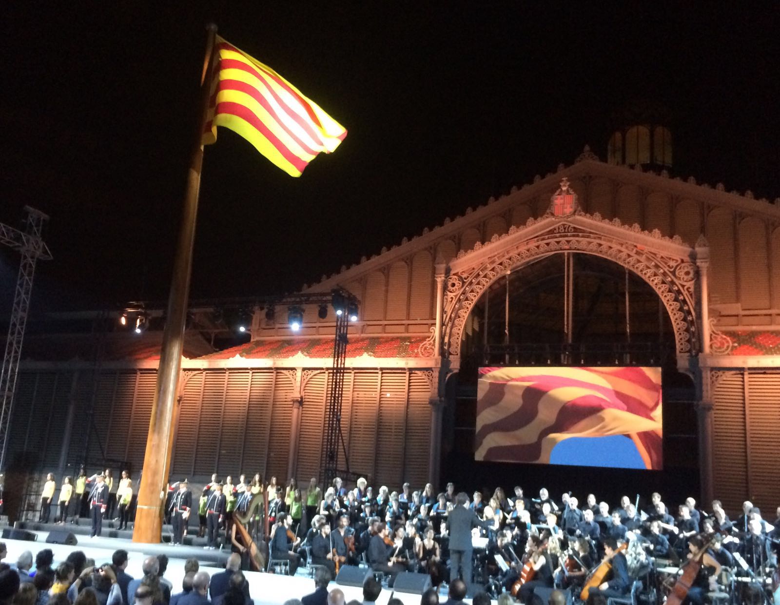 Acaba l'acte del Born amb crits d'independència