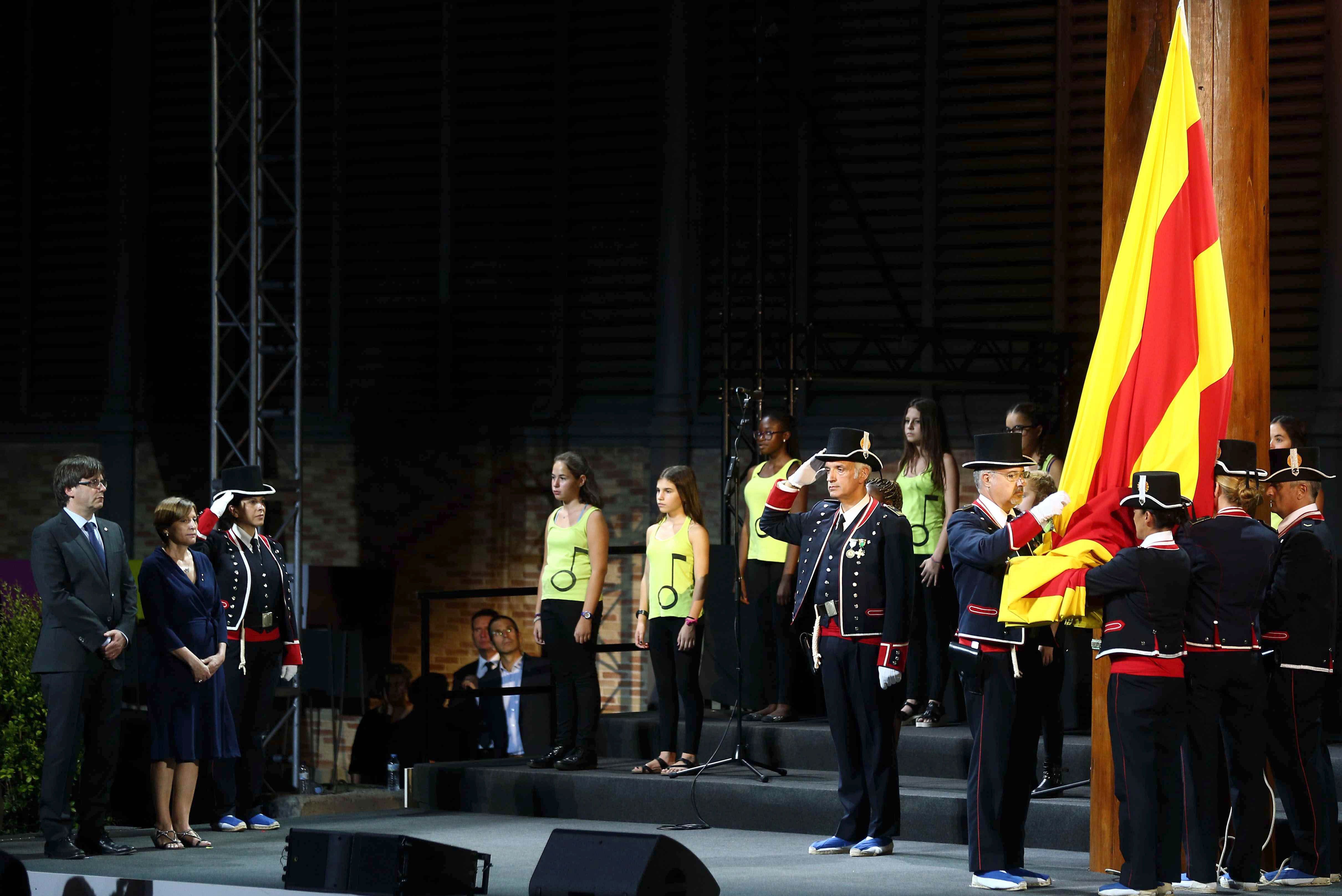Gritos de independencia en el cierre del acto del Born