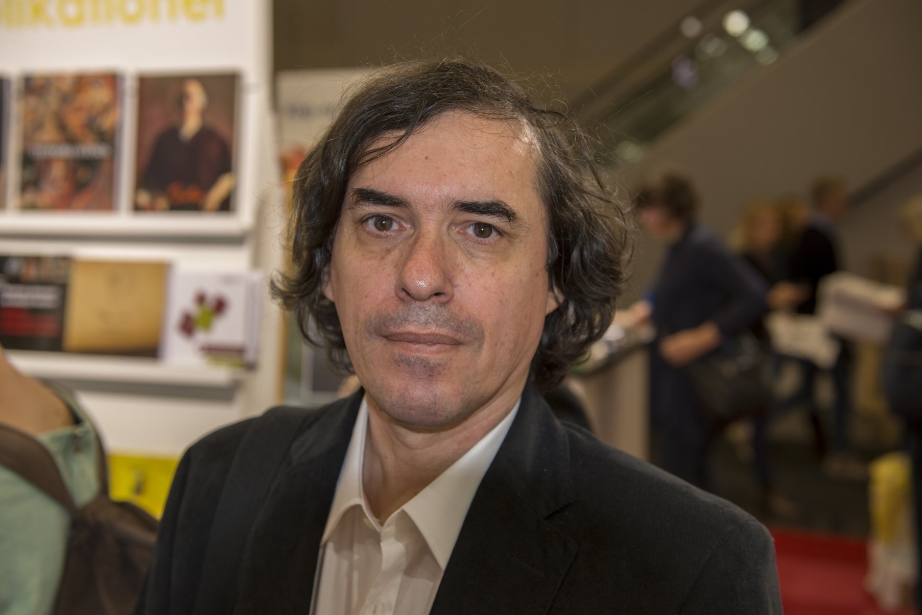 La situació política força la suspensió de la visita de l'escriptor Cărtărescu
