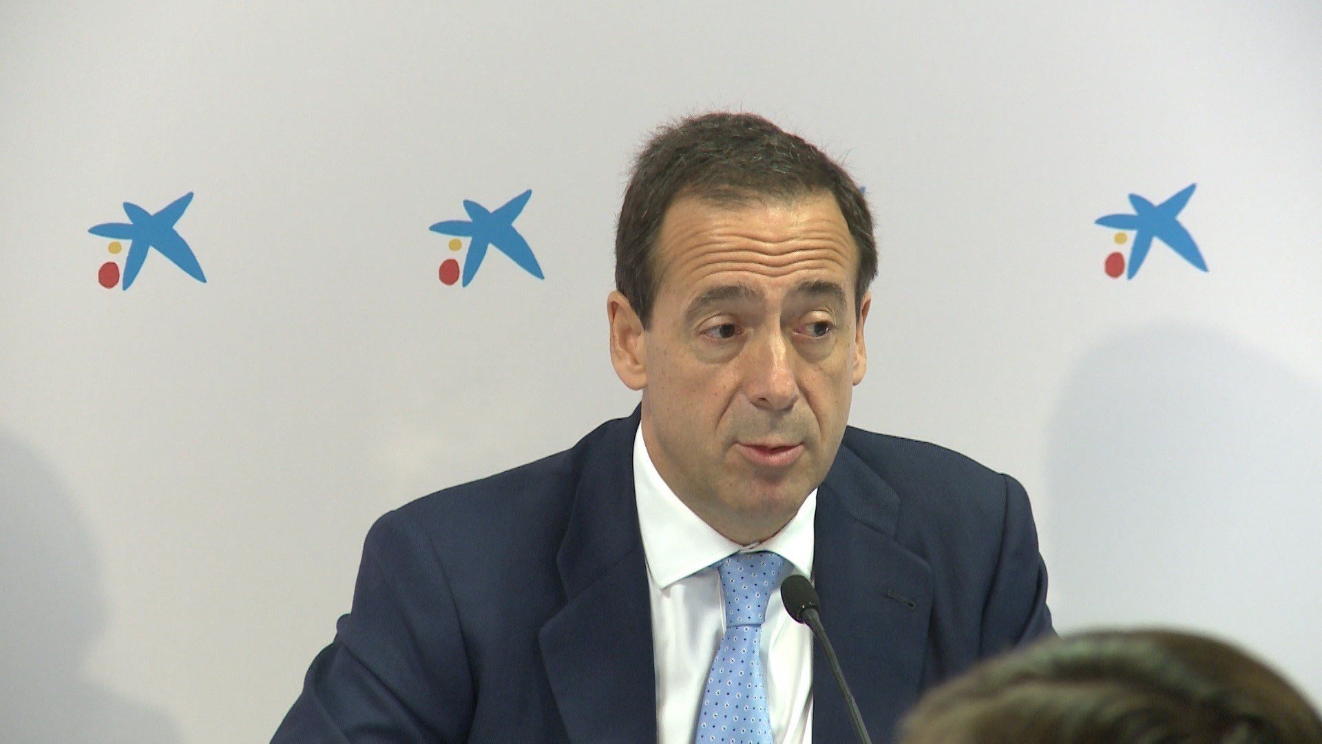 Caixabank pide tranquilidad y asegura las cuentas de sus clientes