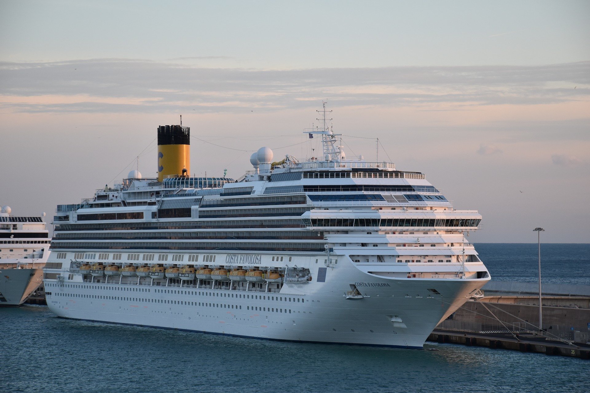 Costa Cruceros crea alarma en los cruceristas sobre Barcelona