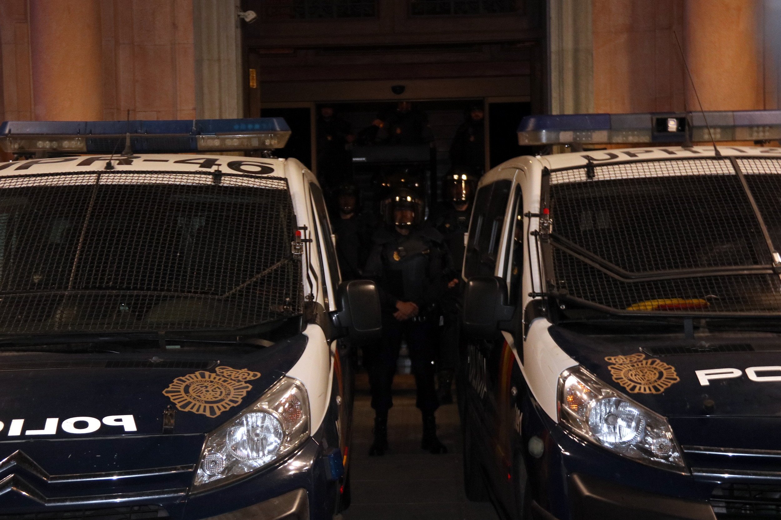 Una escola de Lleida demana a la policia espanyola que s'allunyi del centre