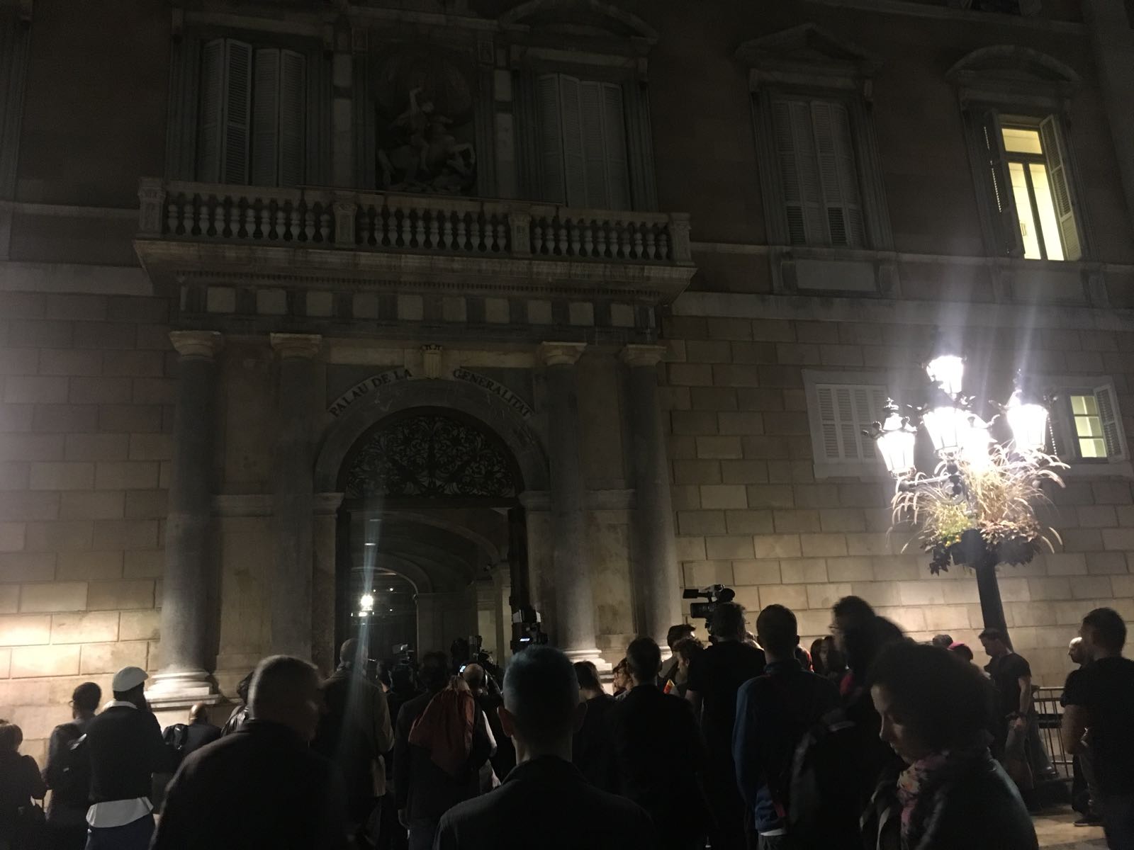 Continua la reunió del Govern amb partits i entitats a la Generalitat
