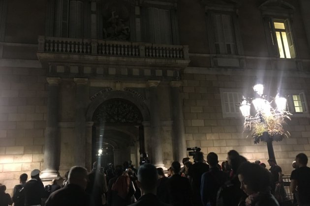porta palau generalitat nit reunio 155 - iu forn
