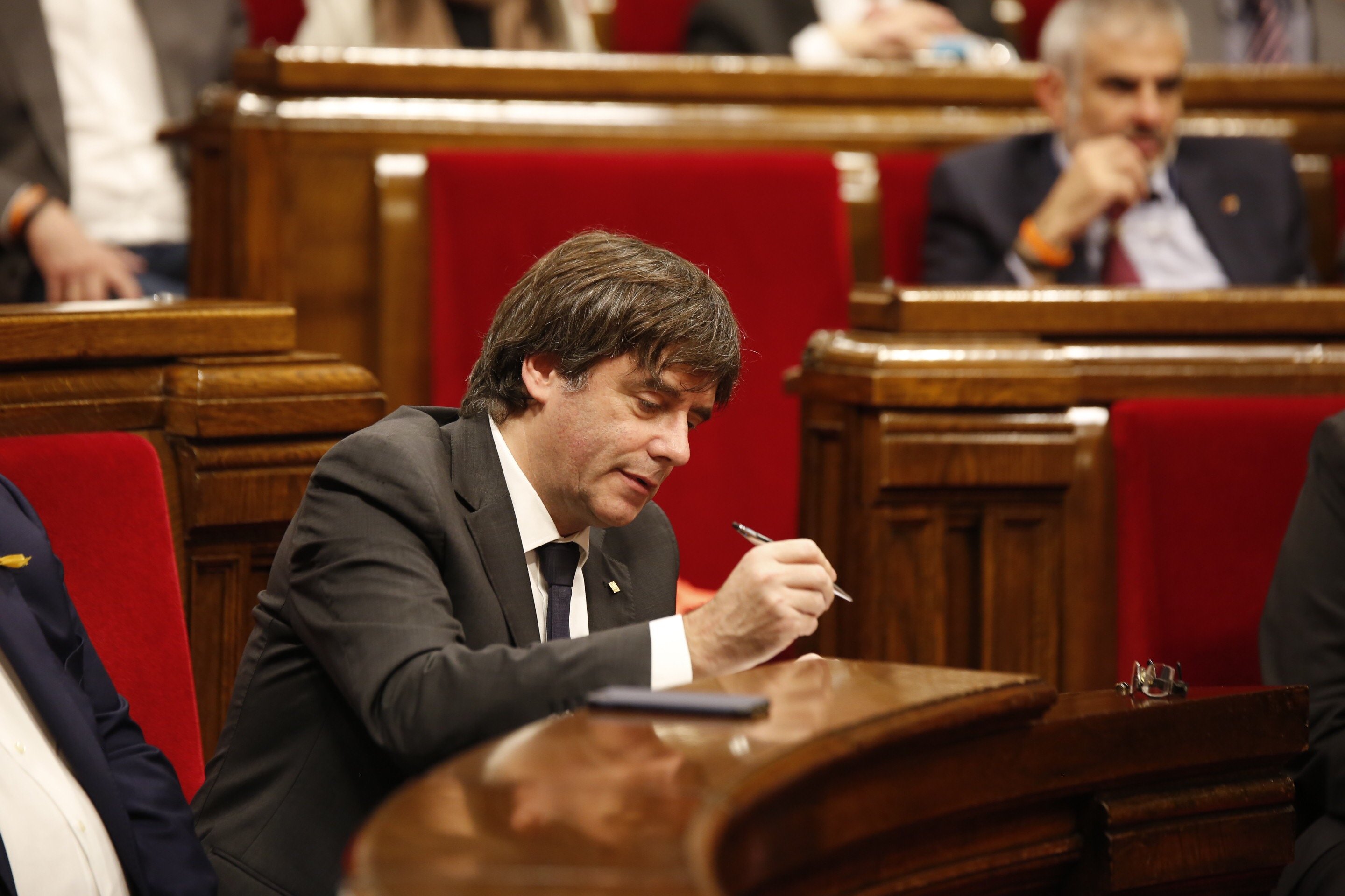 Moragas llamó al jefe de gabinete de Puigdemont para convocar elecciones